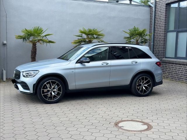 MERCEDES-BENZ AMG | LEDER | AHK | 2J Junge Sterne Garantie 