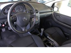 Fahrzeugabbildung Mercedes-Benz A 180 CDI 5-türig,HU und AU fällig