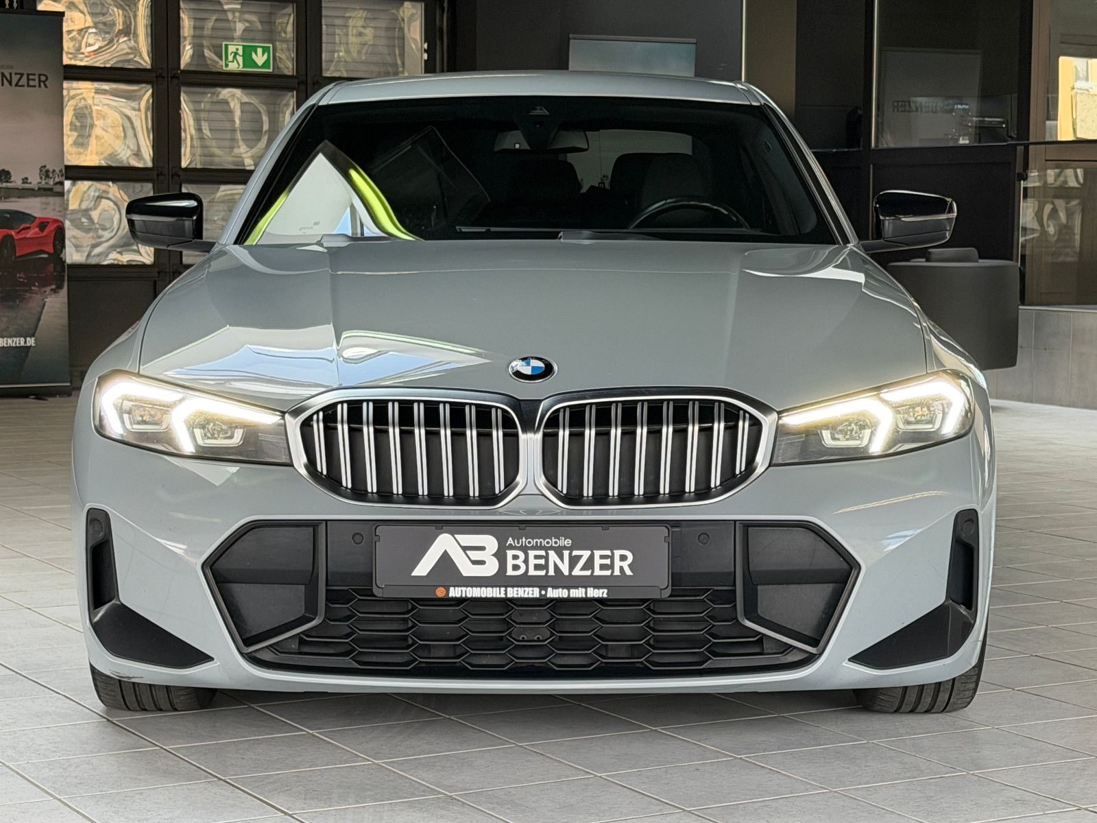 Fahrzeugabbildung BMW 320 d M Sport/M-PAKET/LED/SHADOW-LINE/AMBIENTE