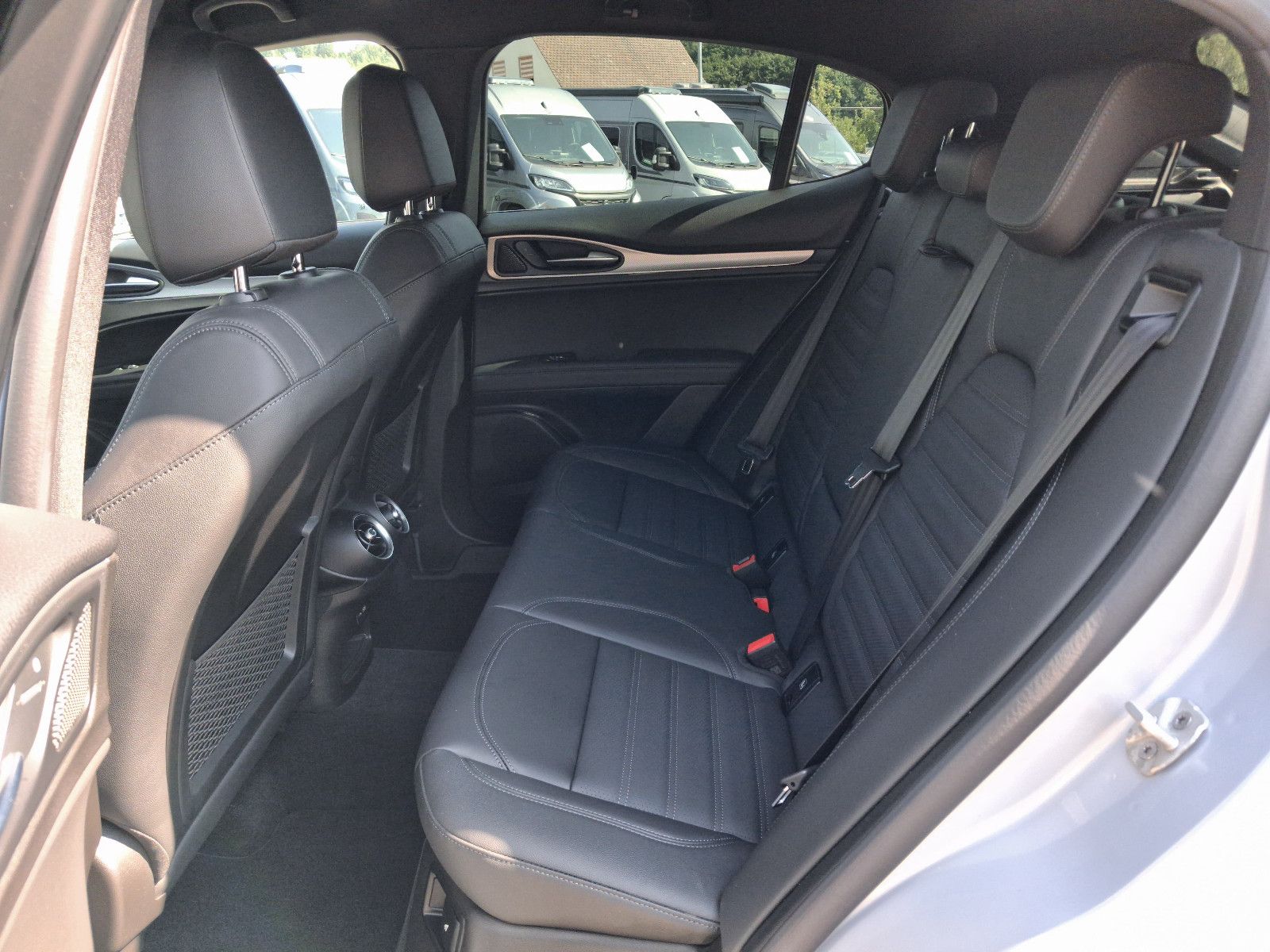 Fahrzeugabbildung Alfa Romeo Stelvio Veloce Q4 Allrad 280PS