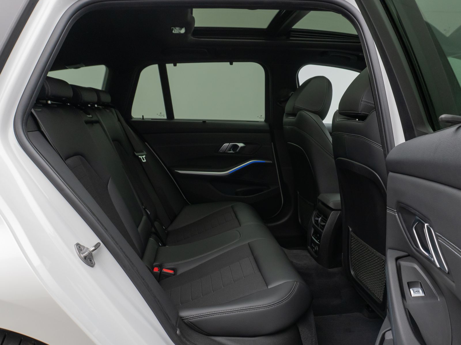 Fahrzeugabbildung BMW 320d xD Sport Line Panorama Laser 360° HUD HiFi