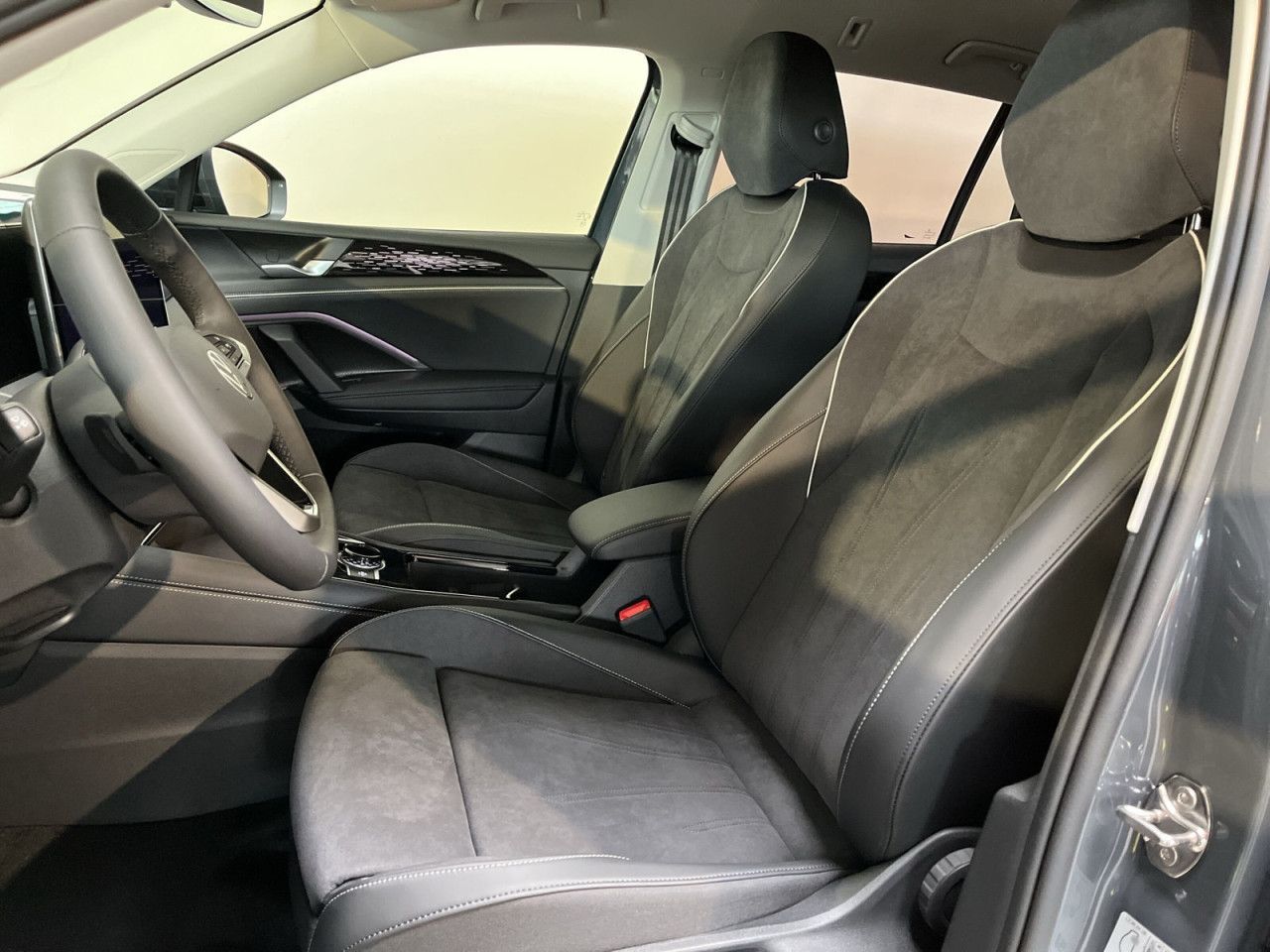 Volkswagen Tiguan ELEGANCE 1.5 eTSI DSG NAVI AHK LED foto 6