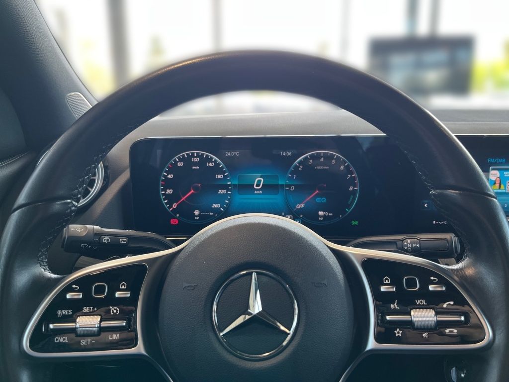 Fahrzeugabbildung Mercedes-Benz GLA 250 e Progressive Night Pano AHK Kamera LED
