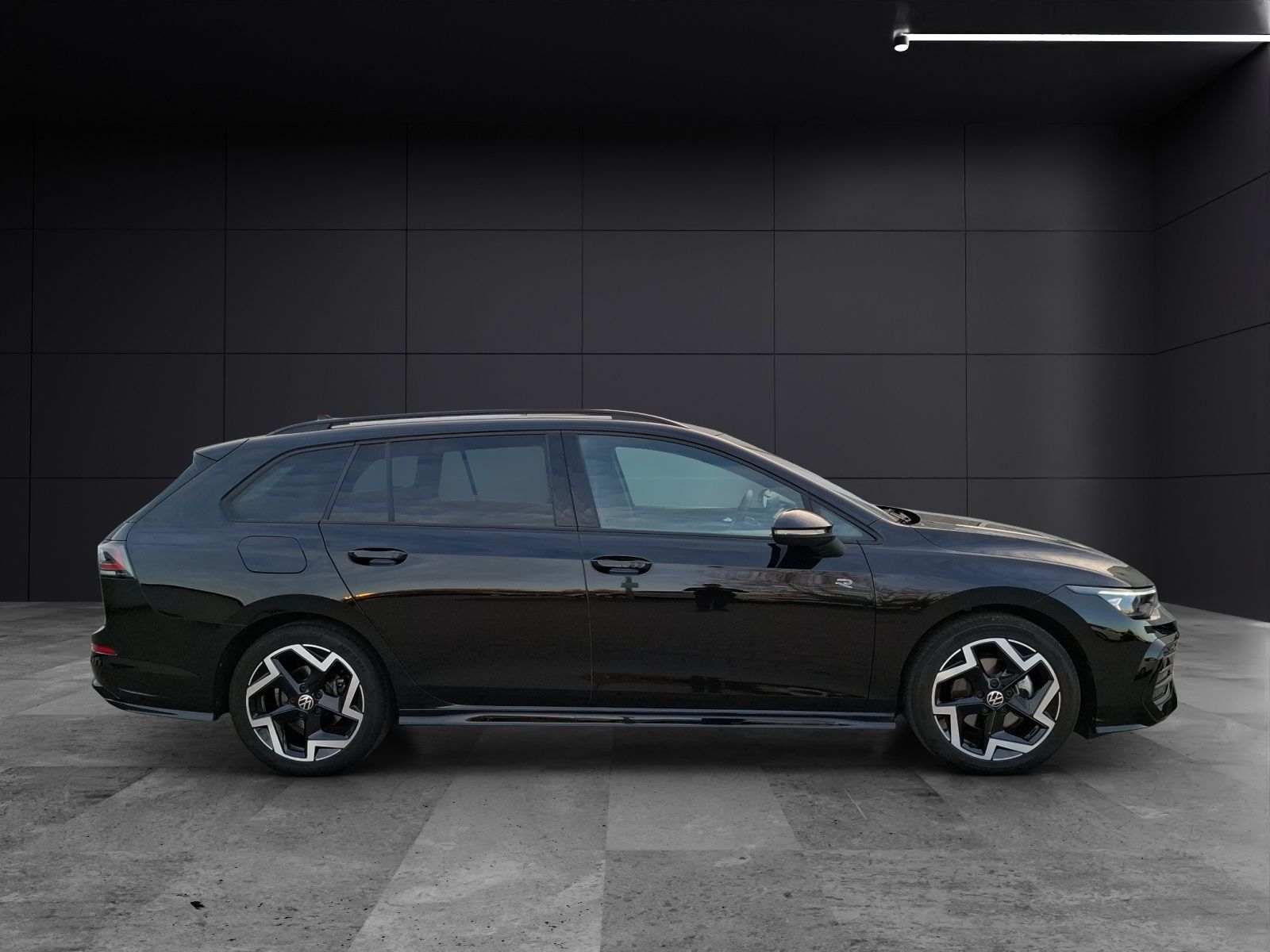 Fahrzeugabbildung Volkswagen Golf VIII Variant TSI R-Line Matrix Navi AID ACC