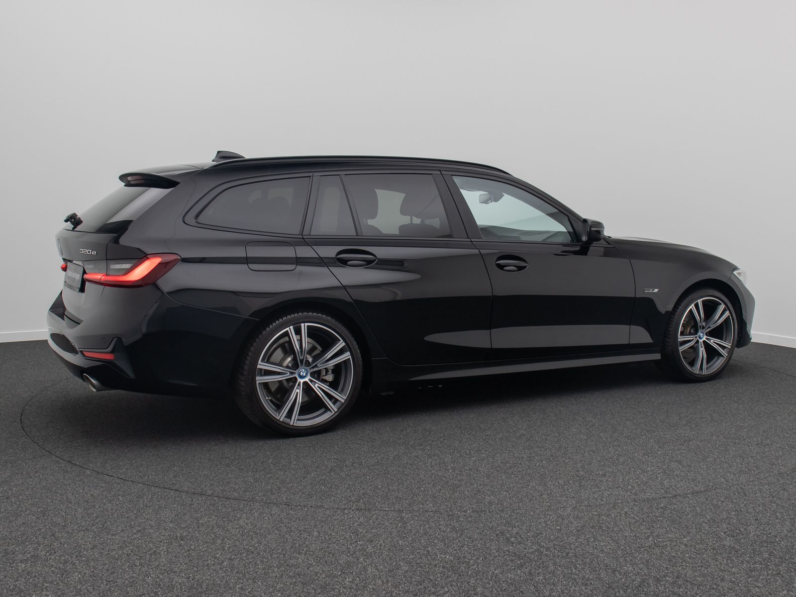 Fahrzeugabbildung BMW 320e Alarm DAB PDC GeschwindigReg Cockpit 19Zoll