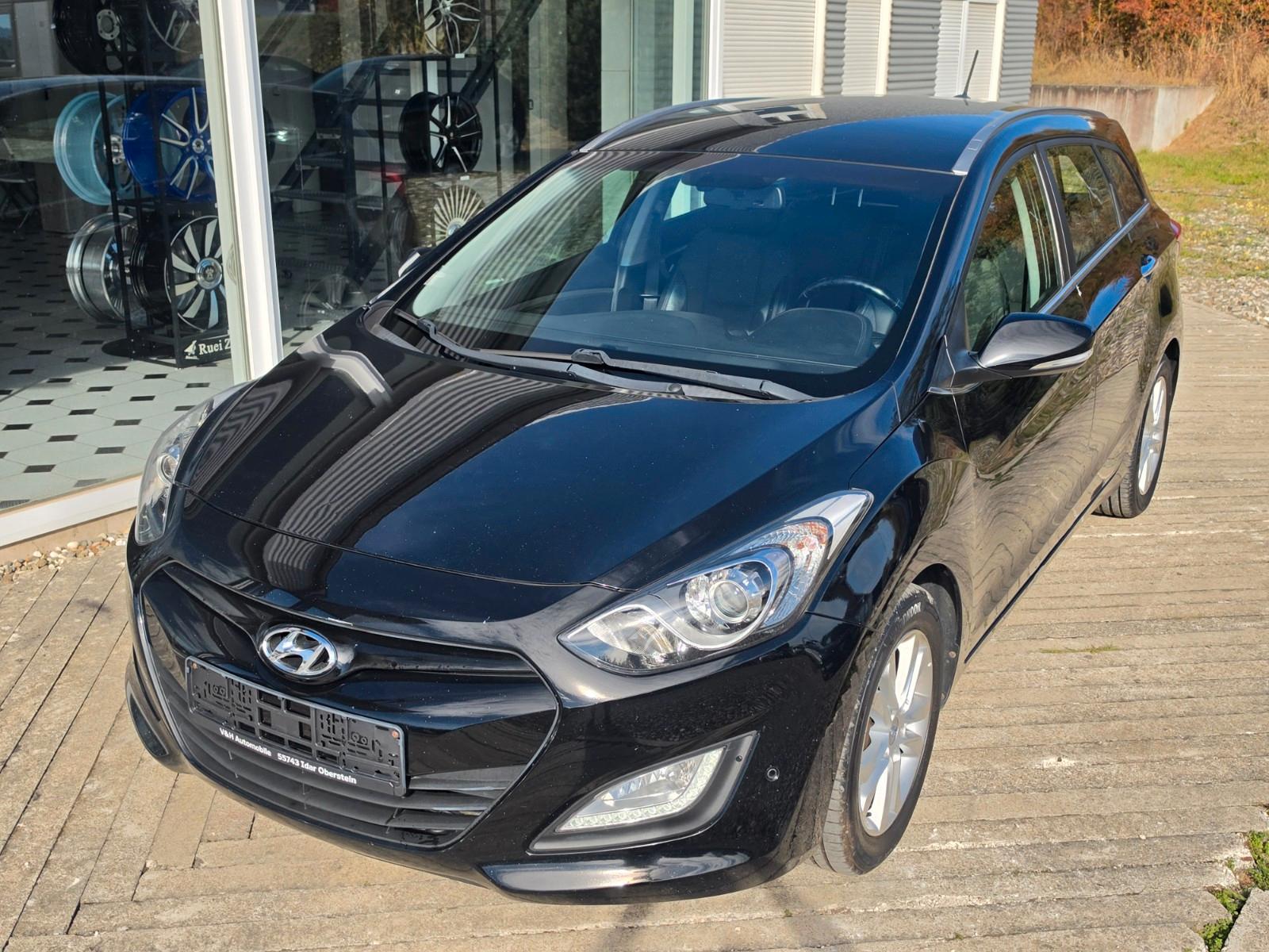 Hyundai i30 2015 — вигляд ззаду