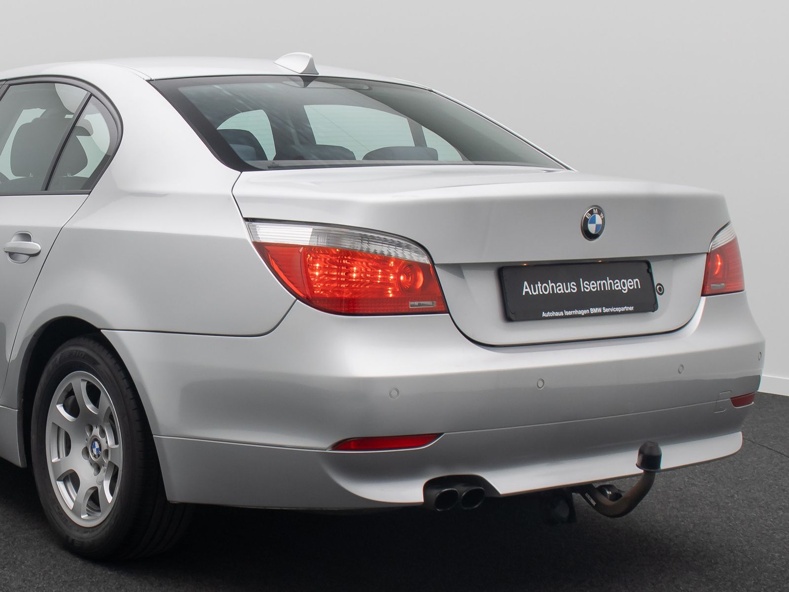 Fahrzeugabbildung BMW 520i GeschwindigReg PDC AHK Alarm Memory Xenon