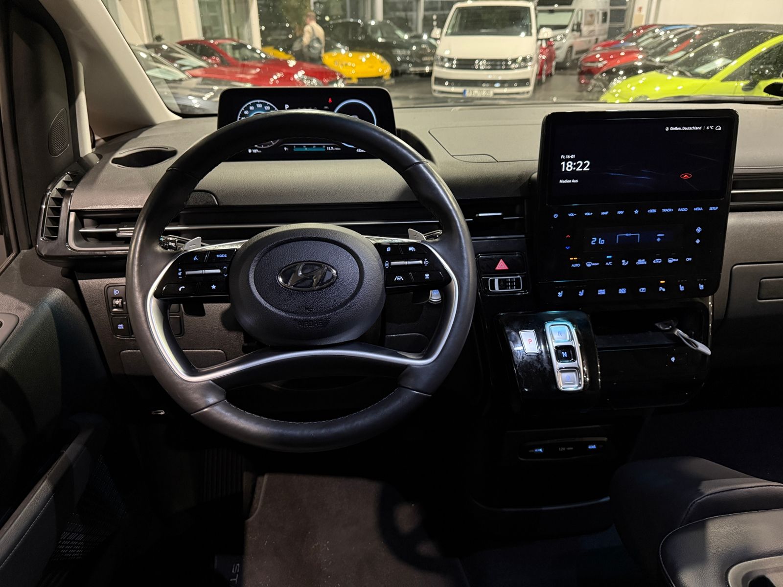 Fahrzeugabbildung Hyundai STARIA Prime 4WD PANO 360° LED NAV SHZ