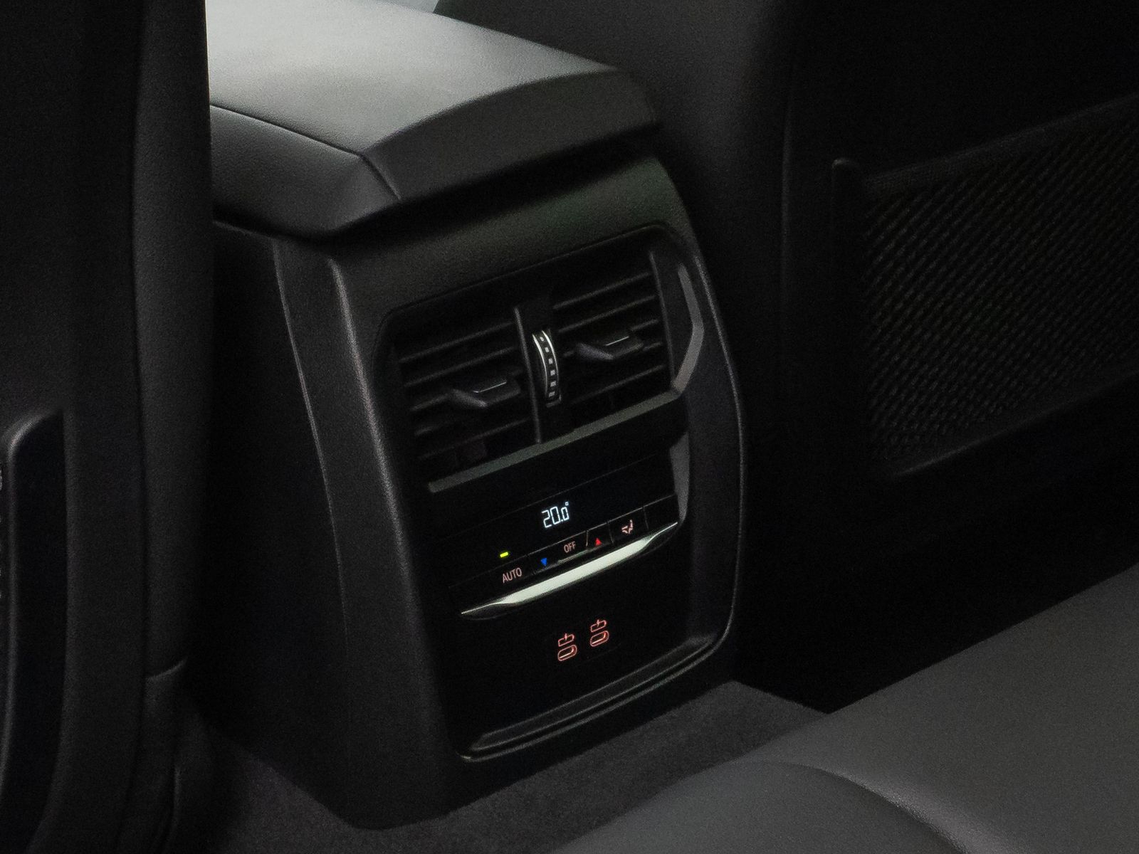 Fahrzeugabbildung BMW 320d Kamera HUD DAB AHK Alarm Sport Leder Ad.LED