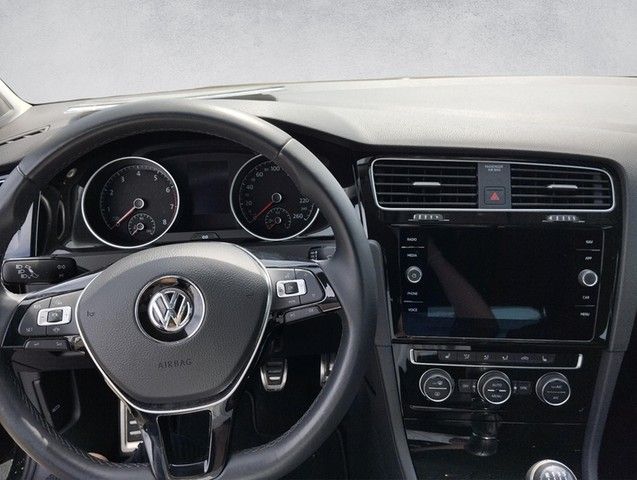 Fahrzeugabbildung Volkswagen Golf VII Lim. IQ.DRIVE 1.5 TSI *Winter*Navi*