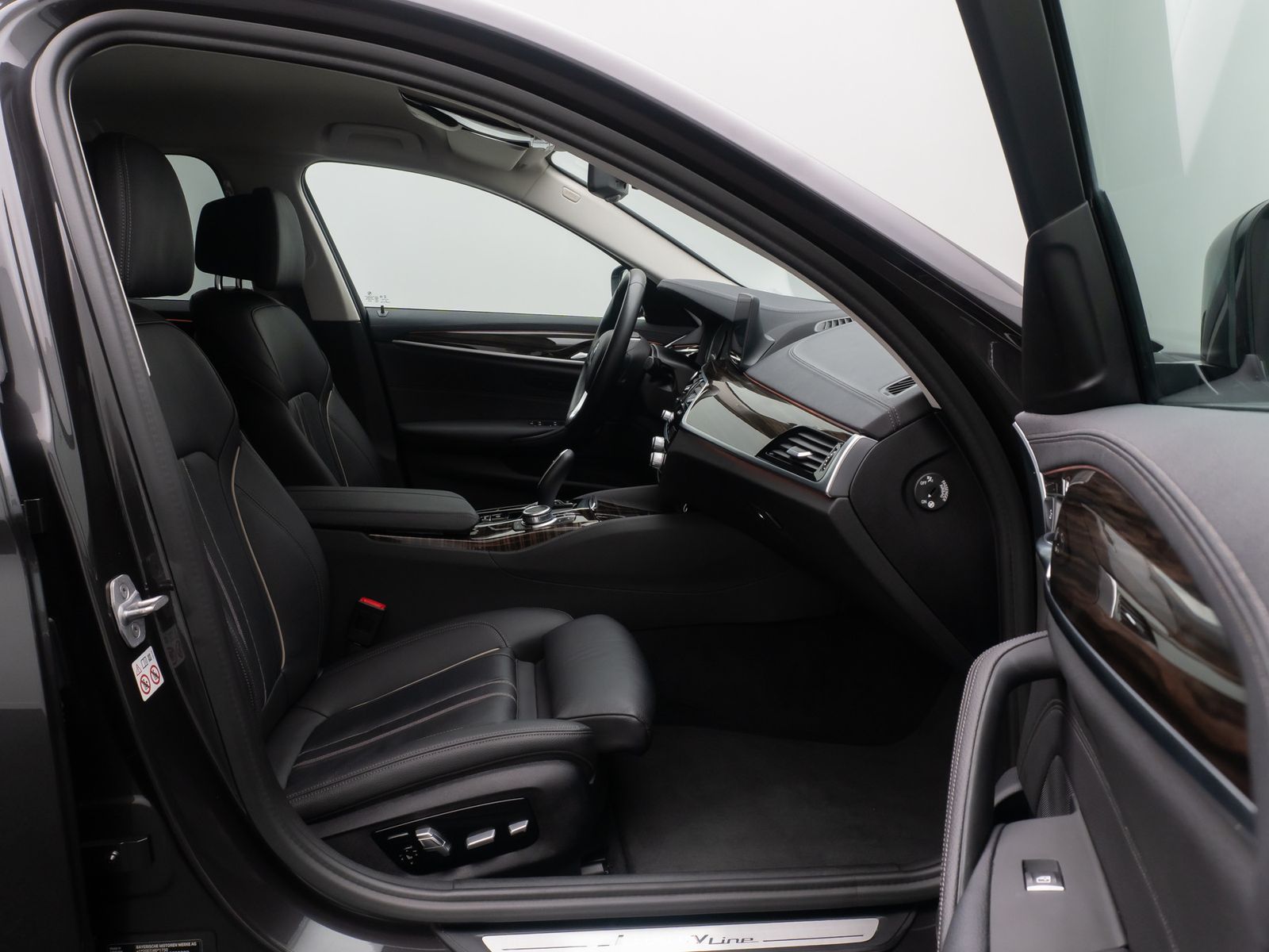 Fahrzeugabbildung BMW 520d Luxury Line DAB Kamera HUD Laser SoftClose