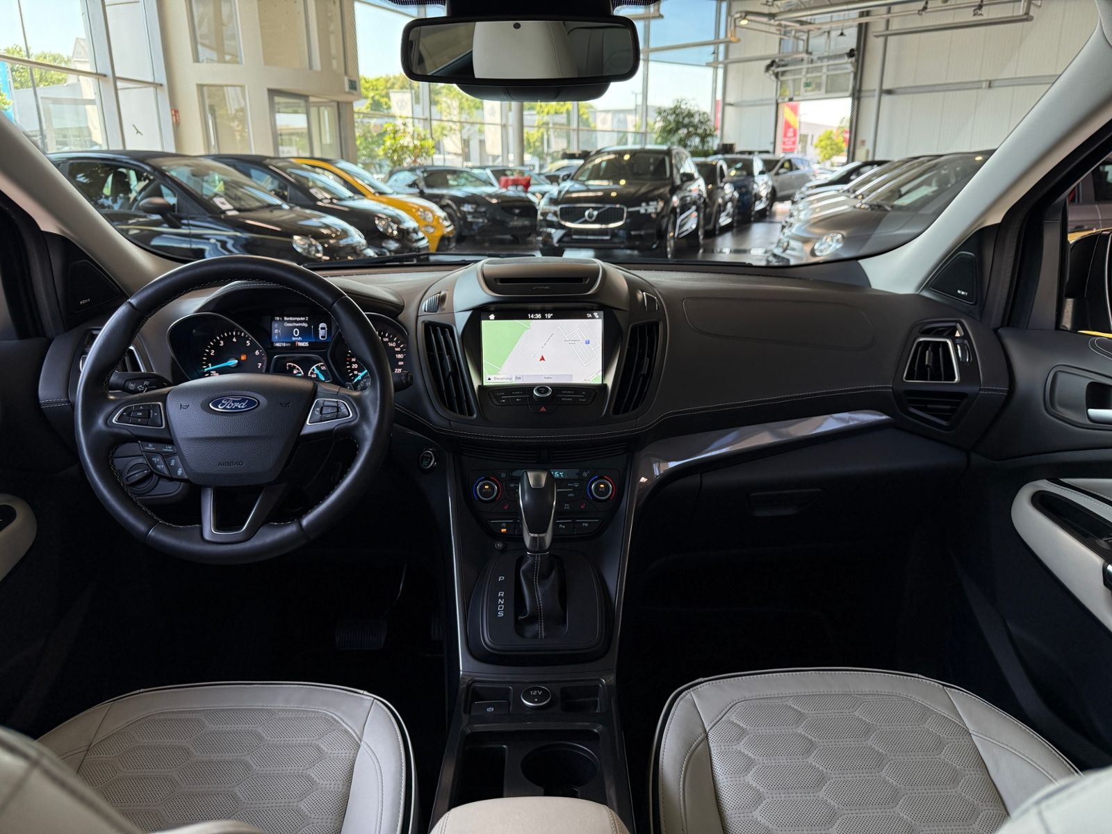 Fahrzeugabbildung Ford Kuga Vignale Allrad PANO AHK SONY XENON