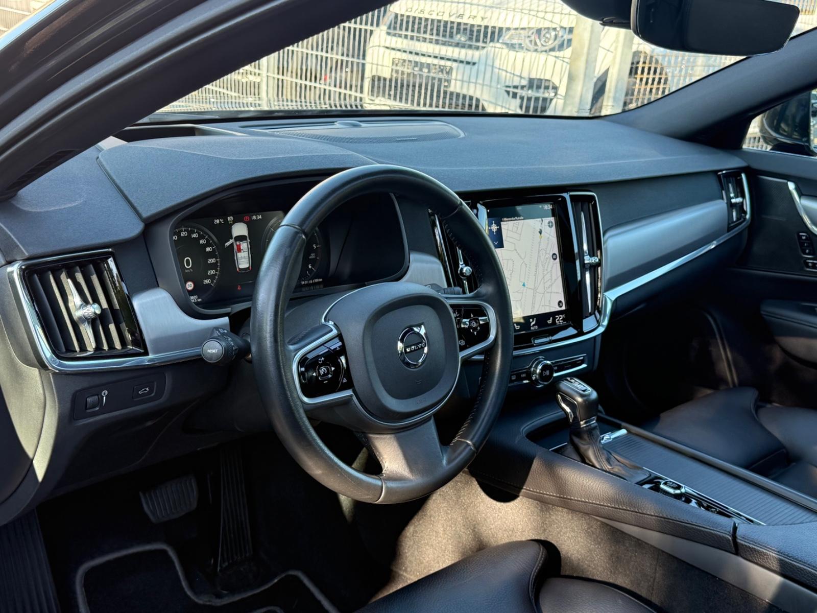 VOLVO V90 235 ch 4X4 BVA - HAYON ÉLECTRIQUE - PACK SPORT - TOIT OUVRANT