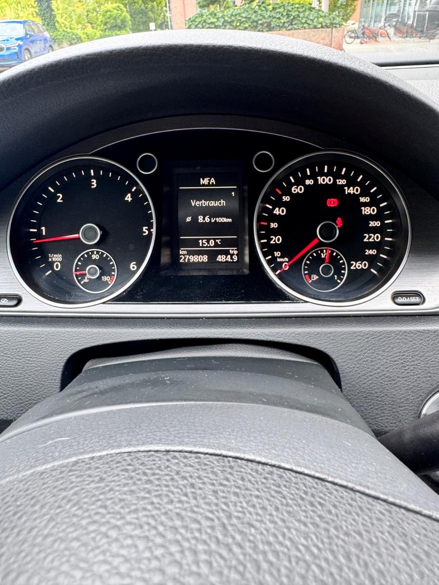 Volkswagen Passat 2011 — photo 12