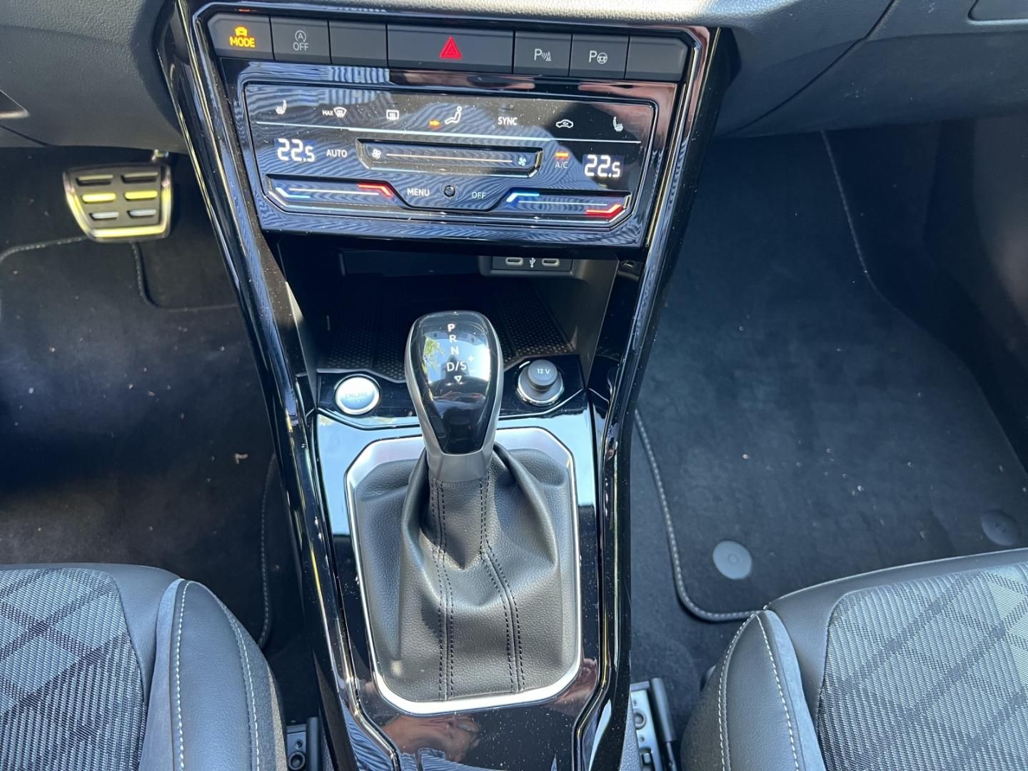 Fahrzeugabbildung Volkswagen T-ROC R-Line R-Line,AHK,Easy Open,RFK,Digitales