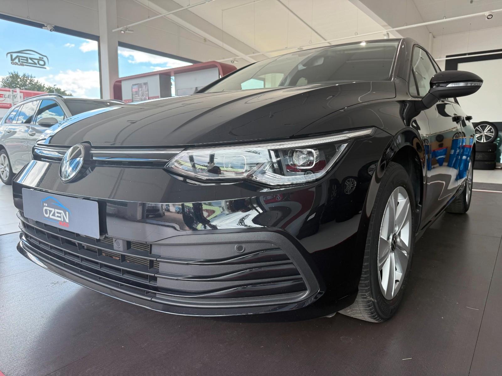 Volkswagen Golf VIII Lim. Life *AMBIENTE*LED-PLUS*NAVI*
