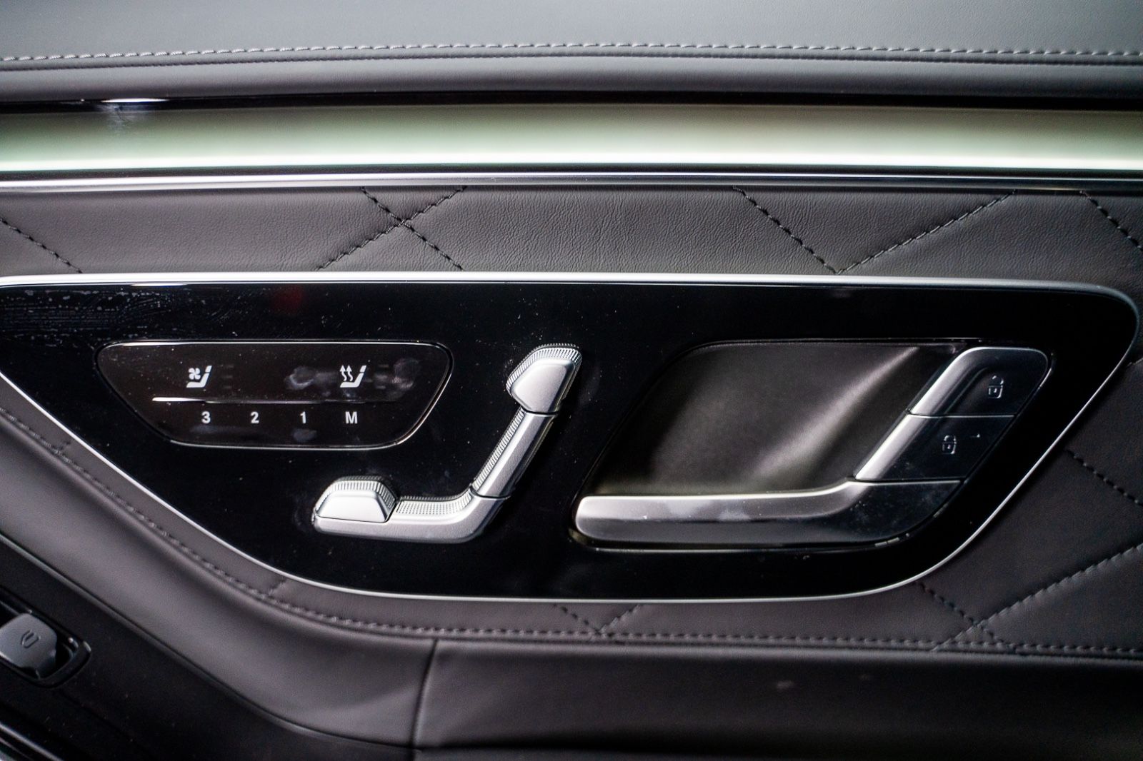 Fahrzeugabbildung Mercedes-Benz S 680 4M GUARD Armored VR10 FULL STOCK 2025