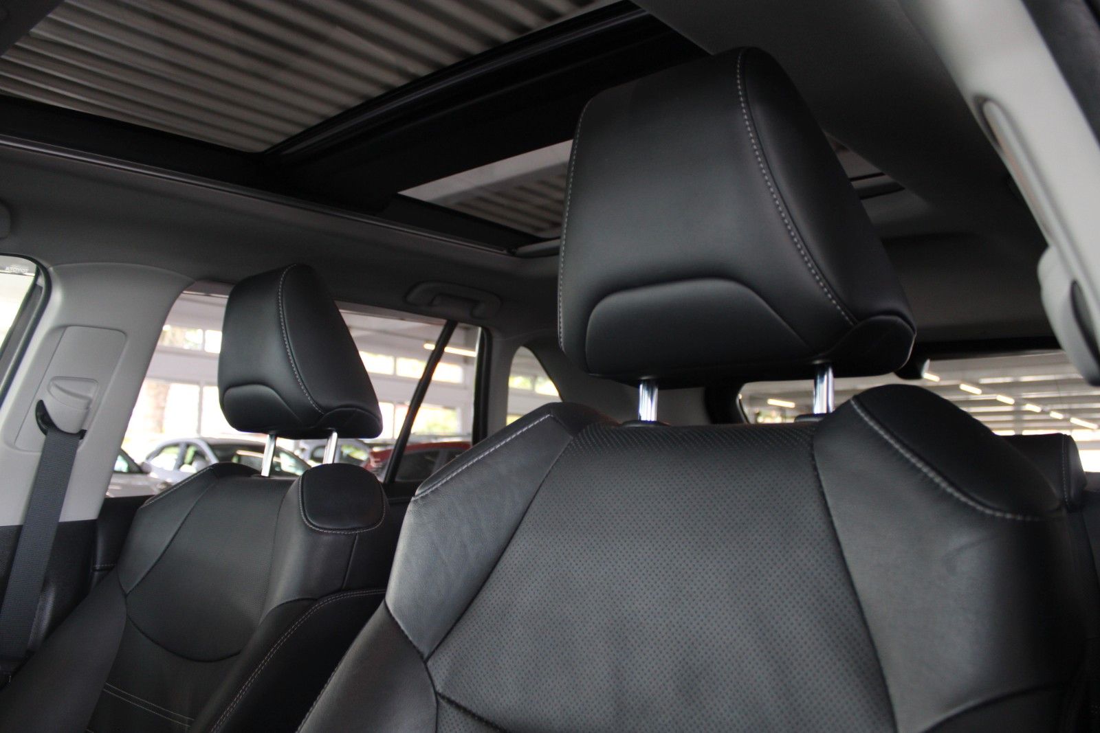 Fahrzeugabbildung Toyota RAV 4 4x2 Hybrid Lounge Aut. PANO LED LEDER ACC