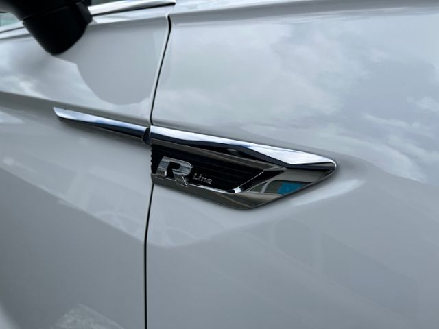 Fahrzeugabbildung Volkswagen Tiguan R-line 4MOTION 2,0 l TSI DSG Highline LED
