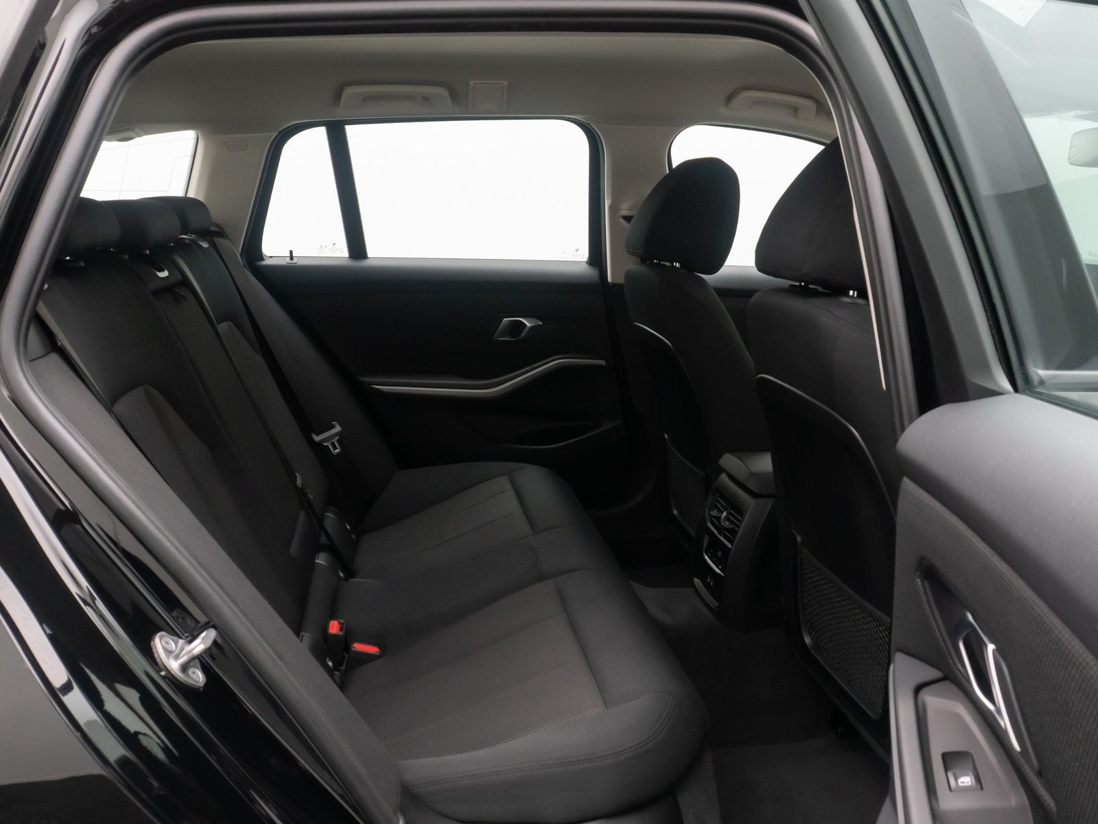 Fahrzeugabbildung BMW 320e Widscreen PDC CockpitPlus DAB Geschwindig