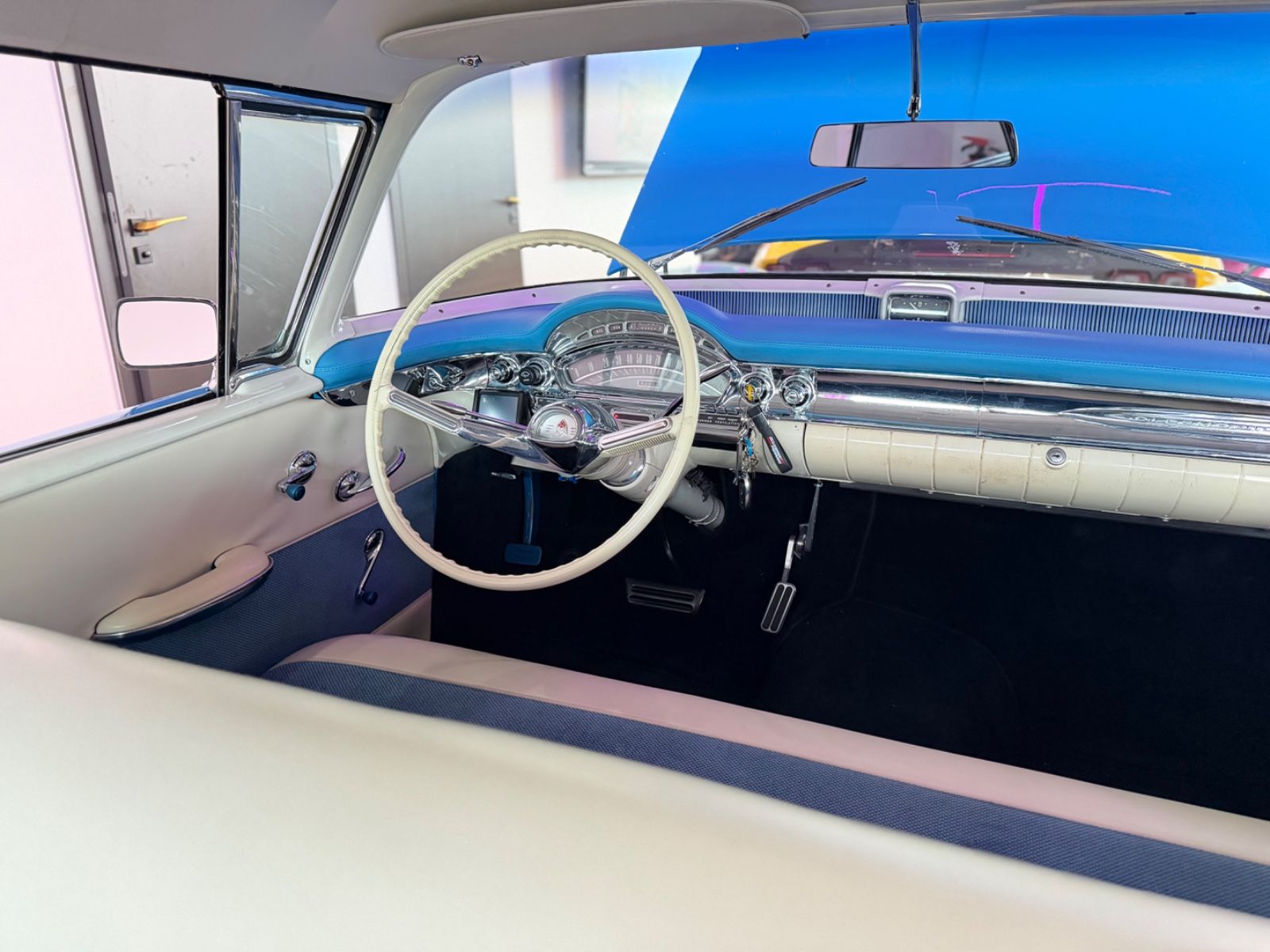 4-Door Holiday Sedan Super 88