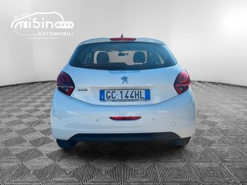 Peugeot 208 - 5