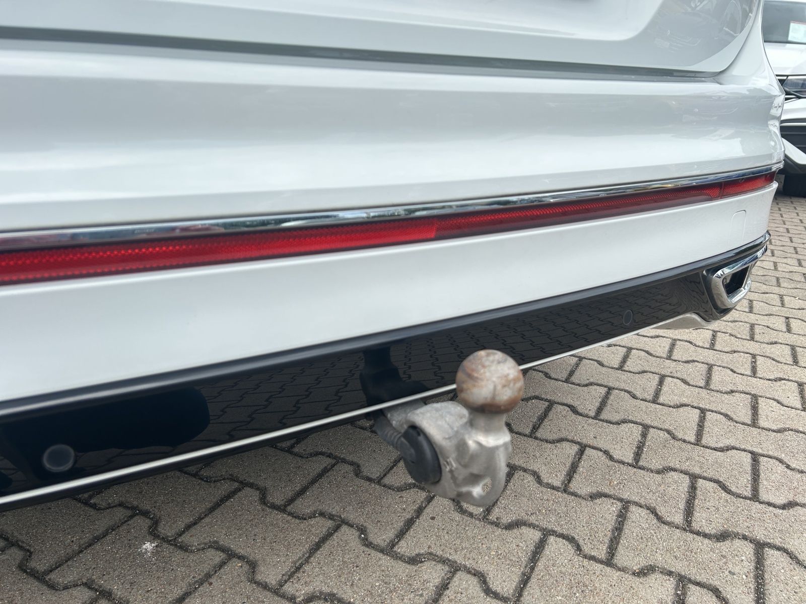 Fahrzeugabbildung Volkswagen Tiguan TSI R-Line DSG Standhzg LED AHK Navi AID