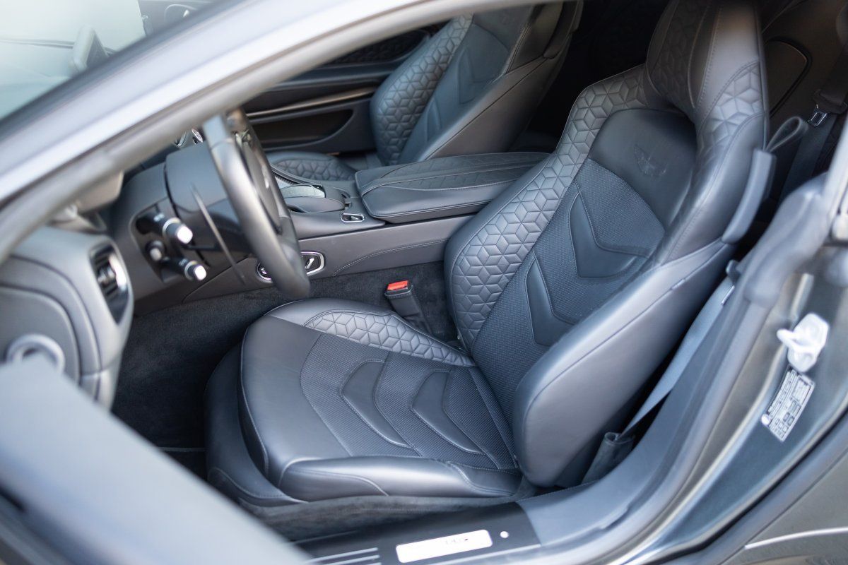 Aston Martin DBS (5.2 V12 FULL CARBON/1.Hand/Deutsches Fzg.)