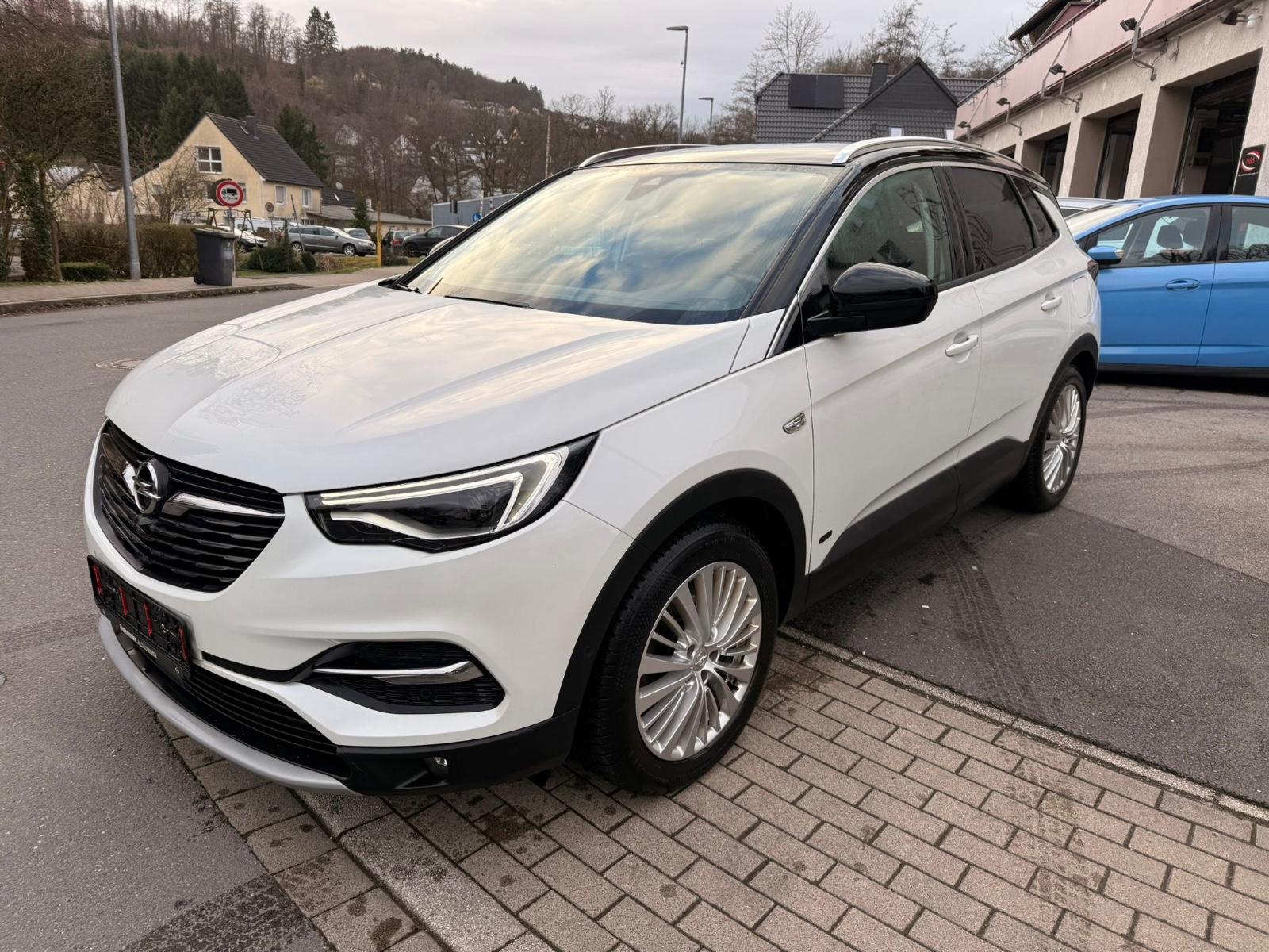 Opel Grandland Ultimatr Plug-in-Hybrid 4 / 4x4