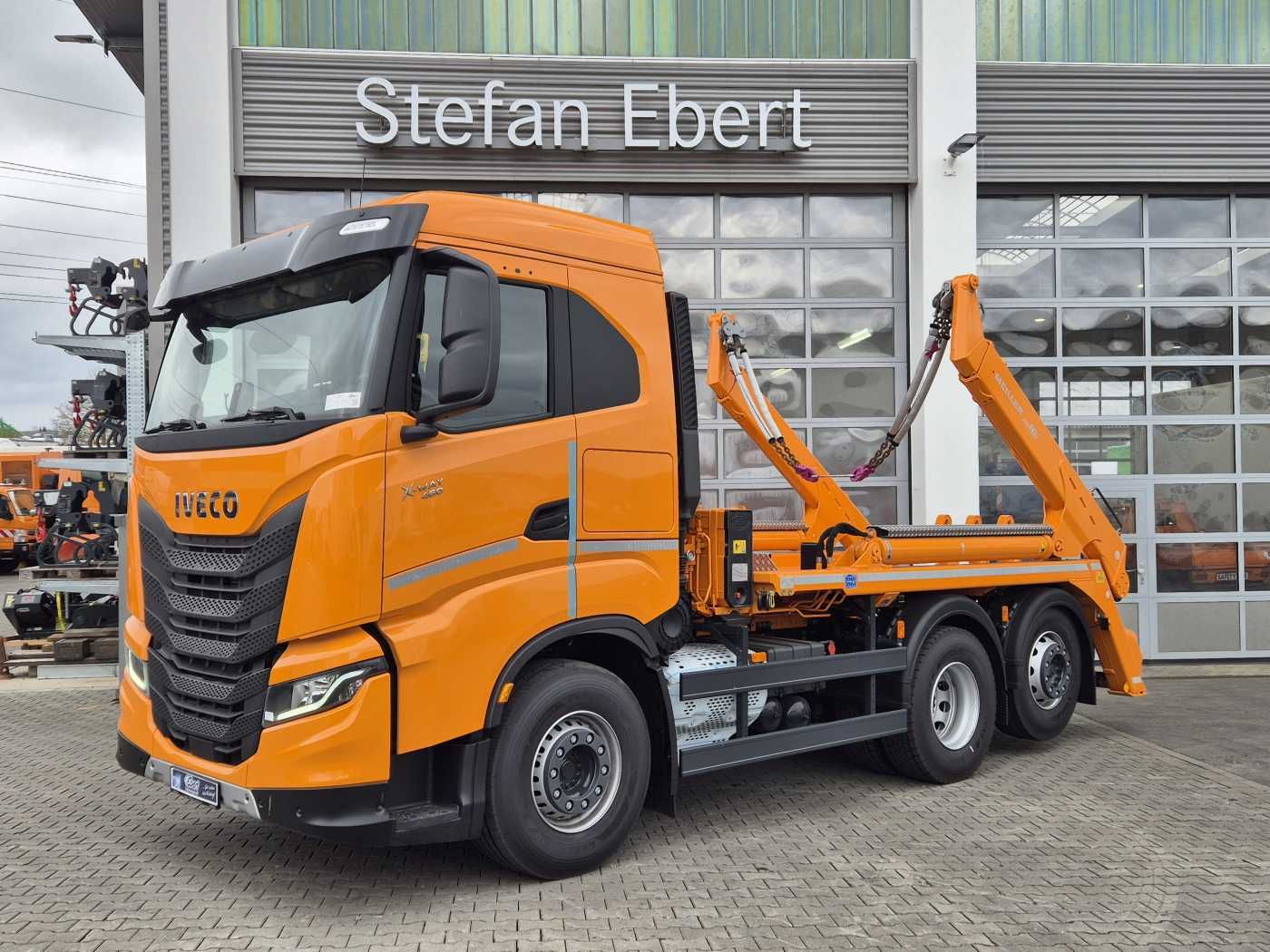 Fahrzeugabbildung Iveco X-Way AS280X46Y/PS ON 6x2 MEILLER  AK16 Intarder