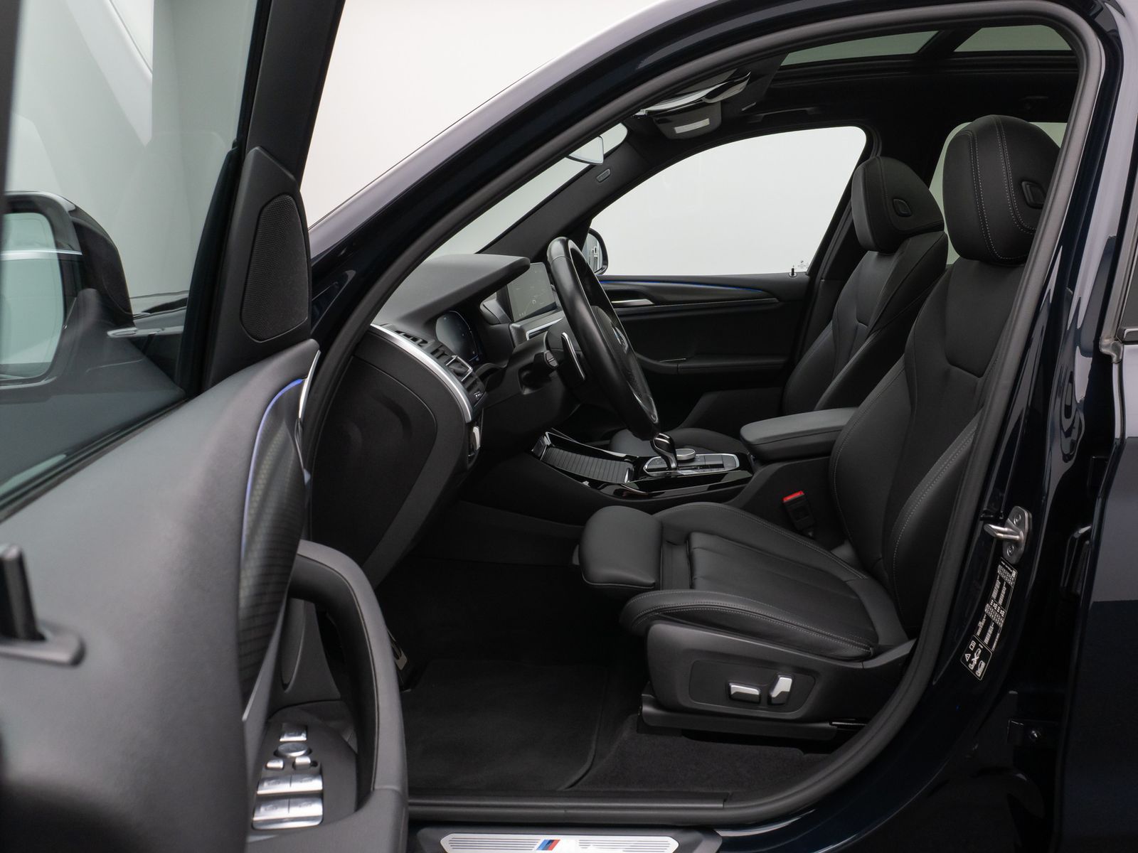 Fahrzeugabbildung BMW X3 xD20d M Sport Panorama Kamera Laser HUD HiFi