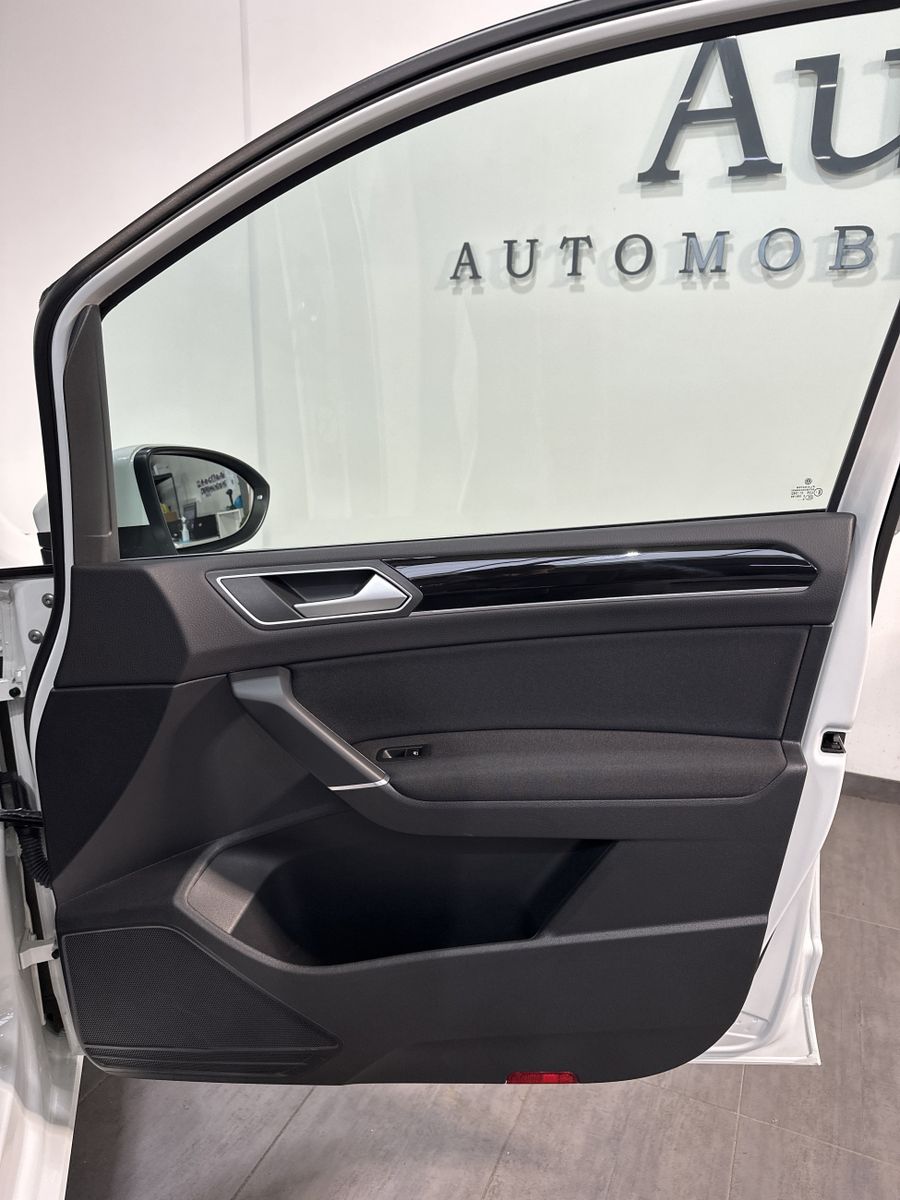Fahrzeugabbildung Volkswagen Touran 1.5 TSI Highline+NAV+LED+ACC+AHK+KAMERA