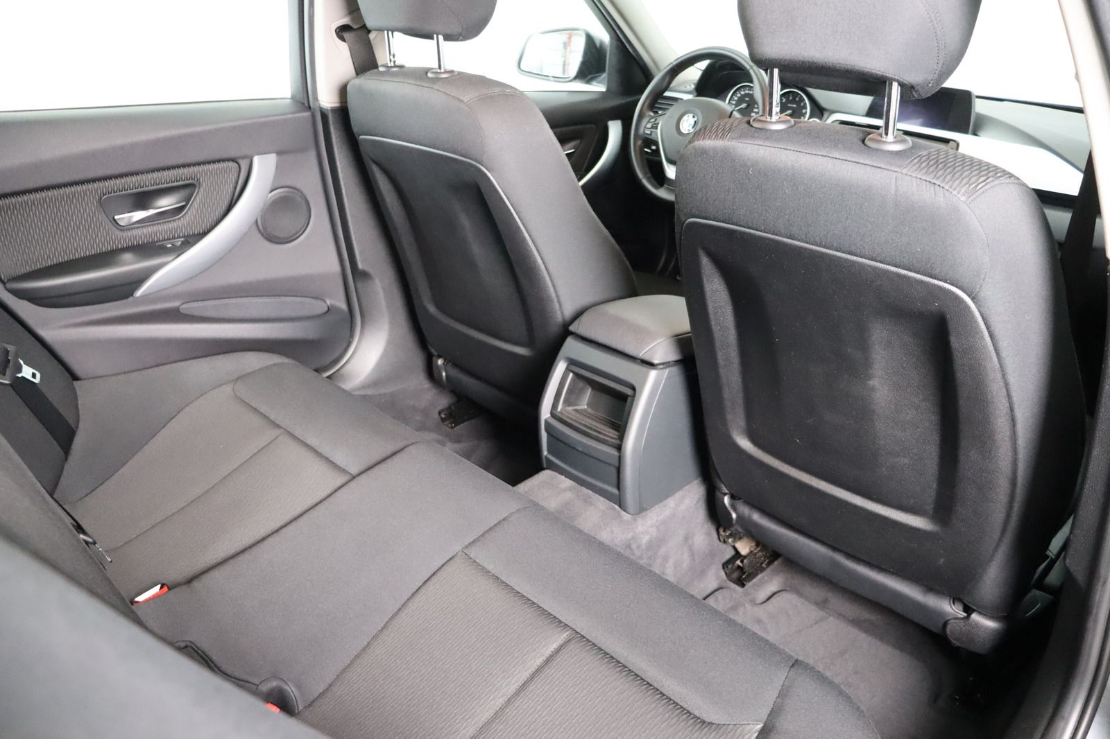 Fahrzeugabbildung BMW 320 i * AHK * Navi * SD