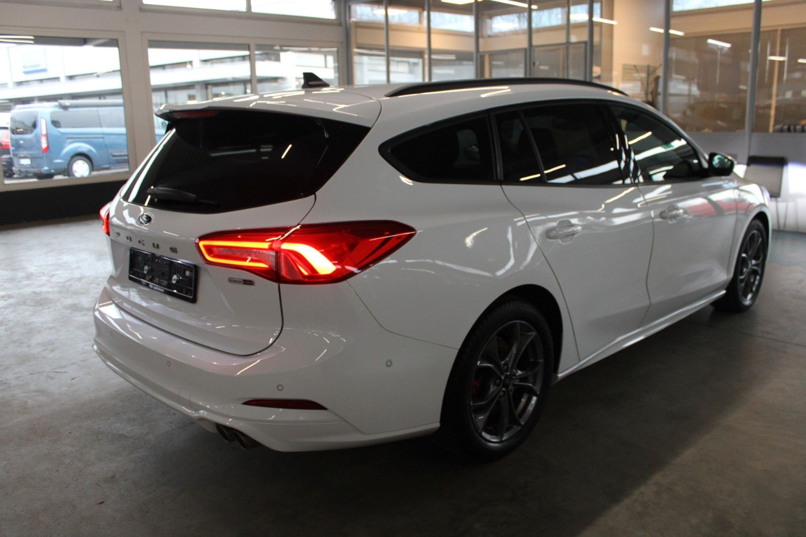 Fahrzeugabbildung Ford Focus ST-Line X Turnier AHK LED NAVI CAM WinterP