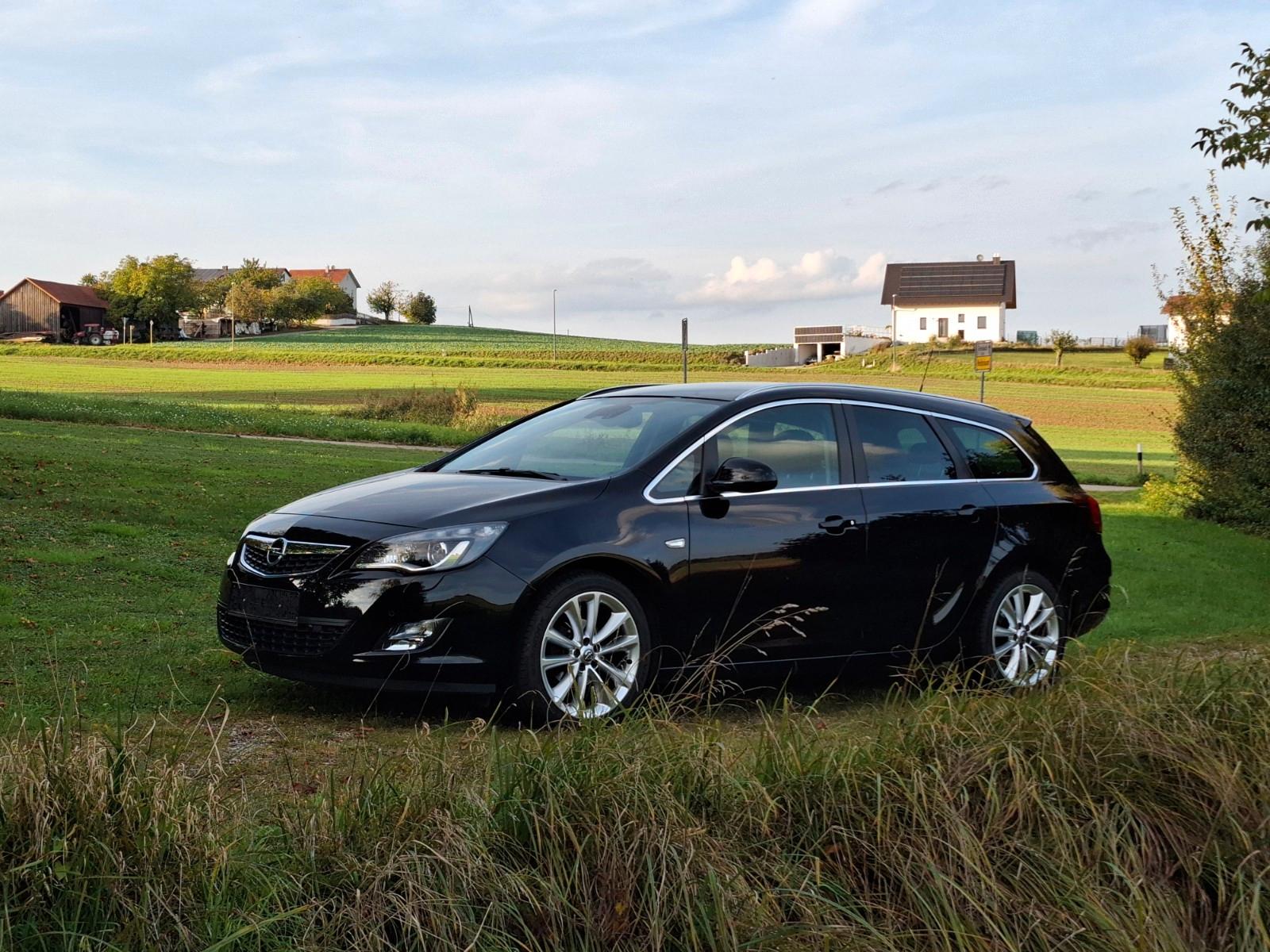 Opel Astra, 2011