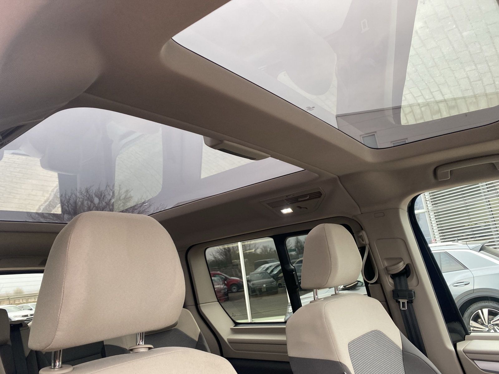 Fahrzeugabbildung Volkswagen T7 Multivan 2.0 TSI DSG 7-Sitzer MATRIX PANO KAM
