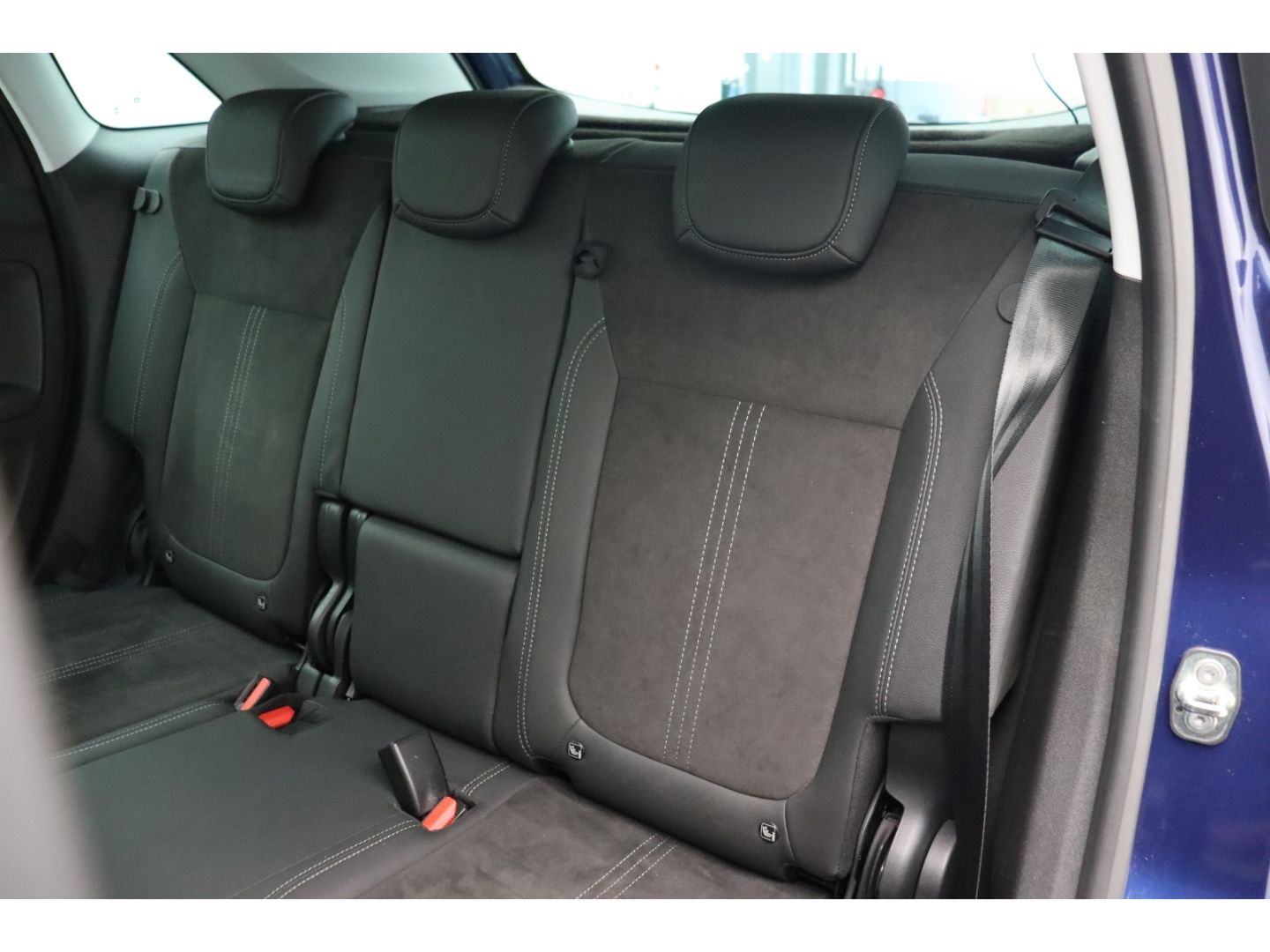 Fahrzeugabbildung Opel Crossland Ultimate 1.2 Totwinkelassistent Alcant