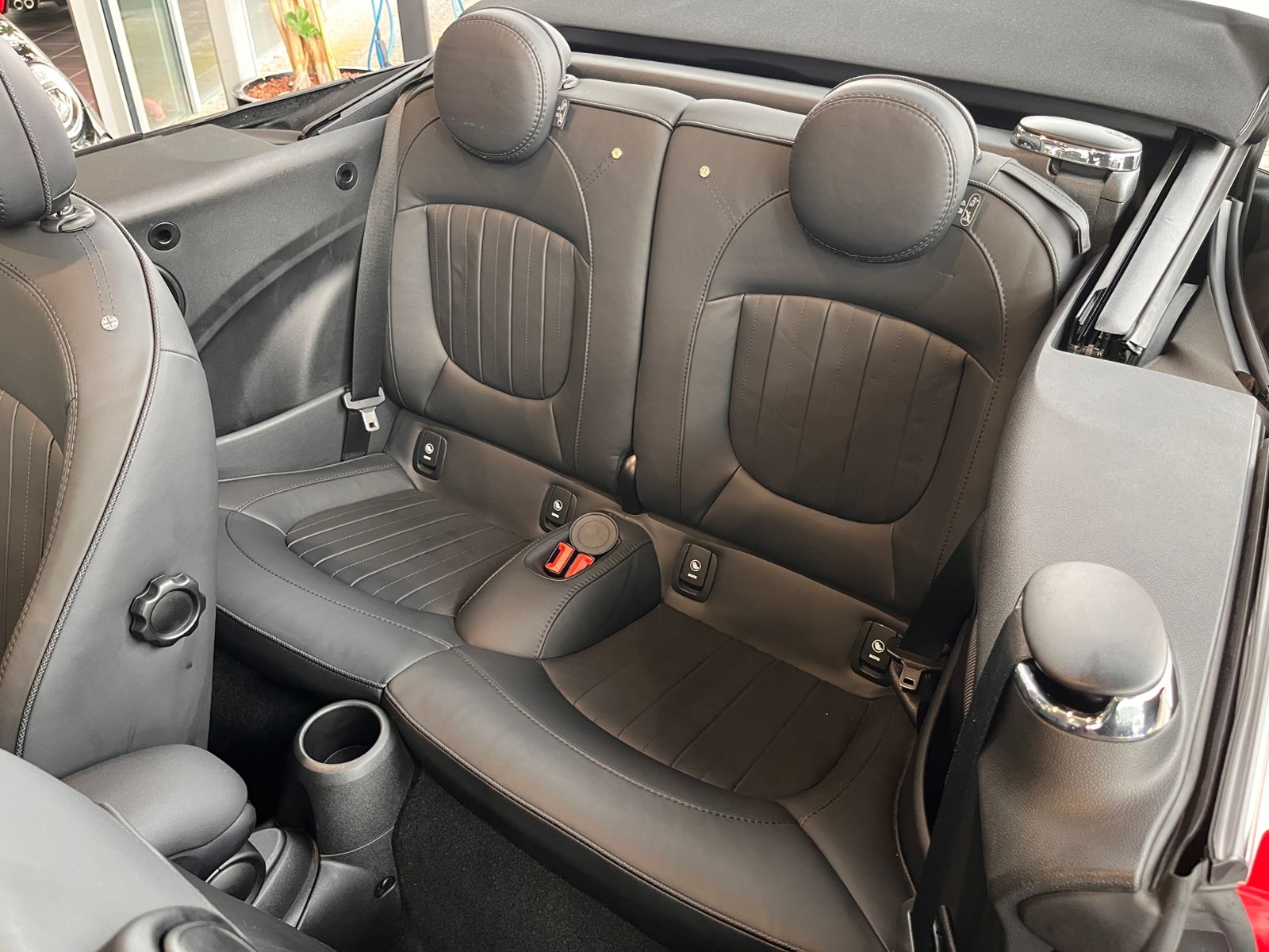 Fahrzeugabbildung MINI Cabrio Cooper S LED NAVI ALU