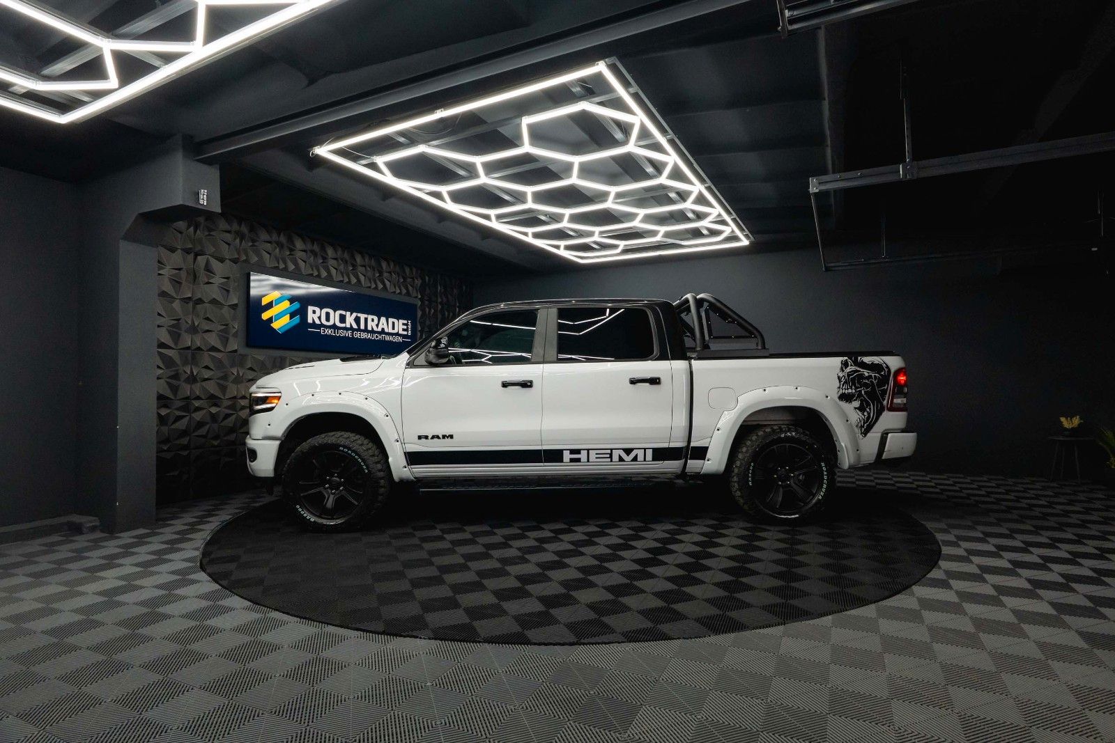 Fahrzeugabbildung Dodge RAM 5.7 V8 HEMI OFFROAD Night Limited 19% LED