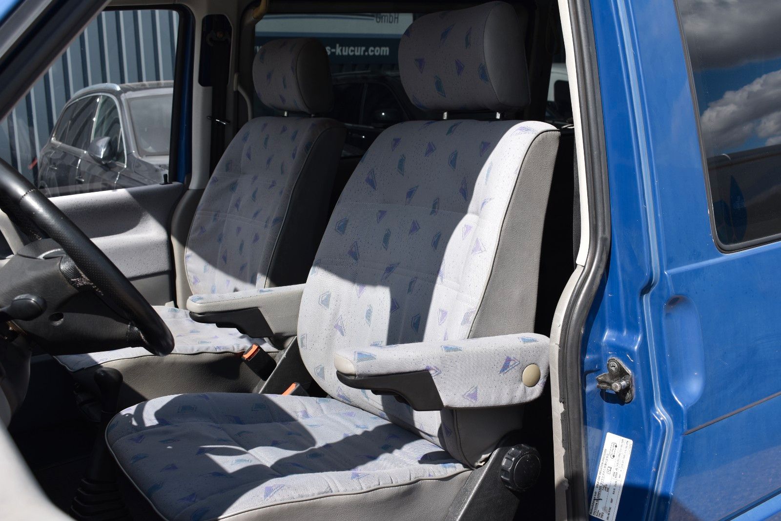 Fahrzeugabbildung Volkswagen T4 Caravelle 2.5 TDI KLIMA/SERVO/ABS/AHK
