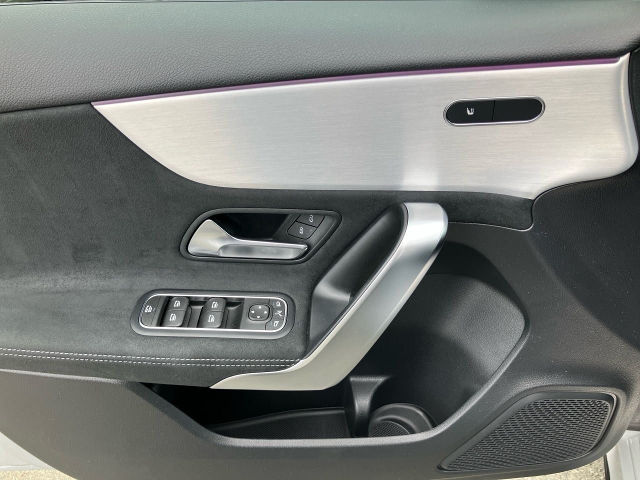 Fahrzeugabbildung Mercedes-Benz A 180 AMG AHK Night Distronic LED WinterP Kamera