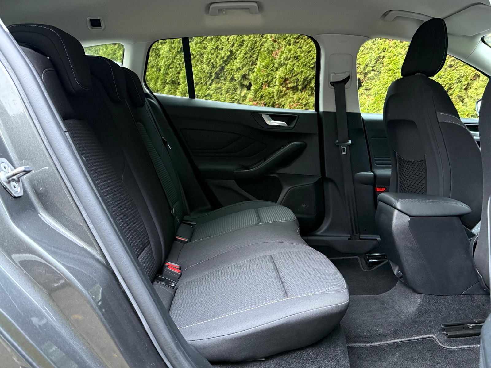 Fahrzeugabbildung Ford Focus 1.5 TDCi Aut. Cool&Connect LED+NAV+AHK+KAM