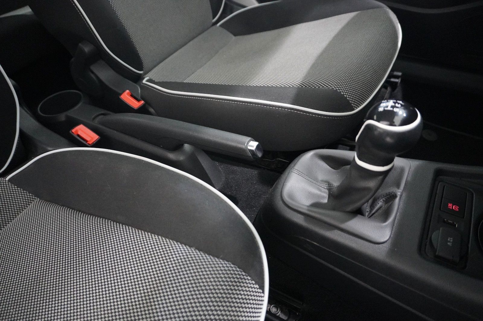 Fahrzeugabbildung SEAT Mii 1.0 MPI CHIC 3-TÜR KLIMA/PDC/USB/TEMP./AUX