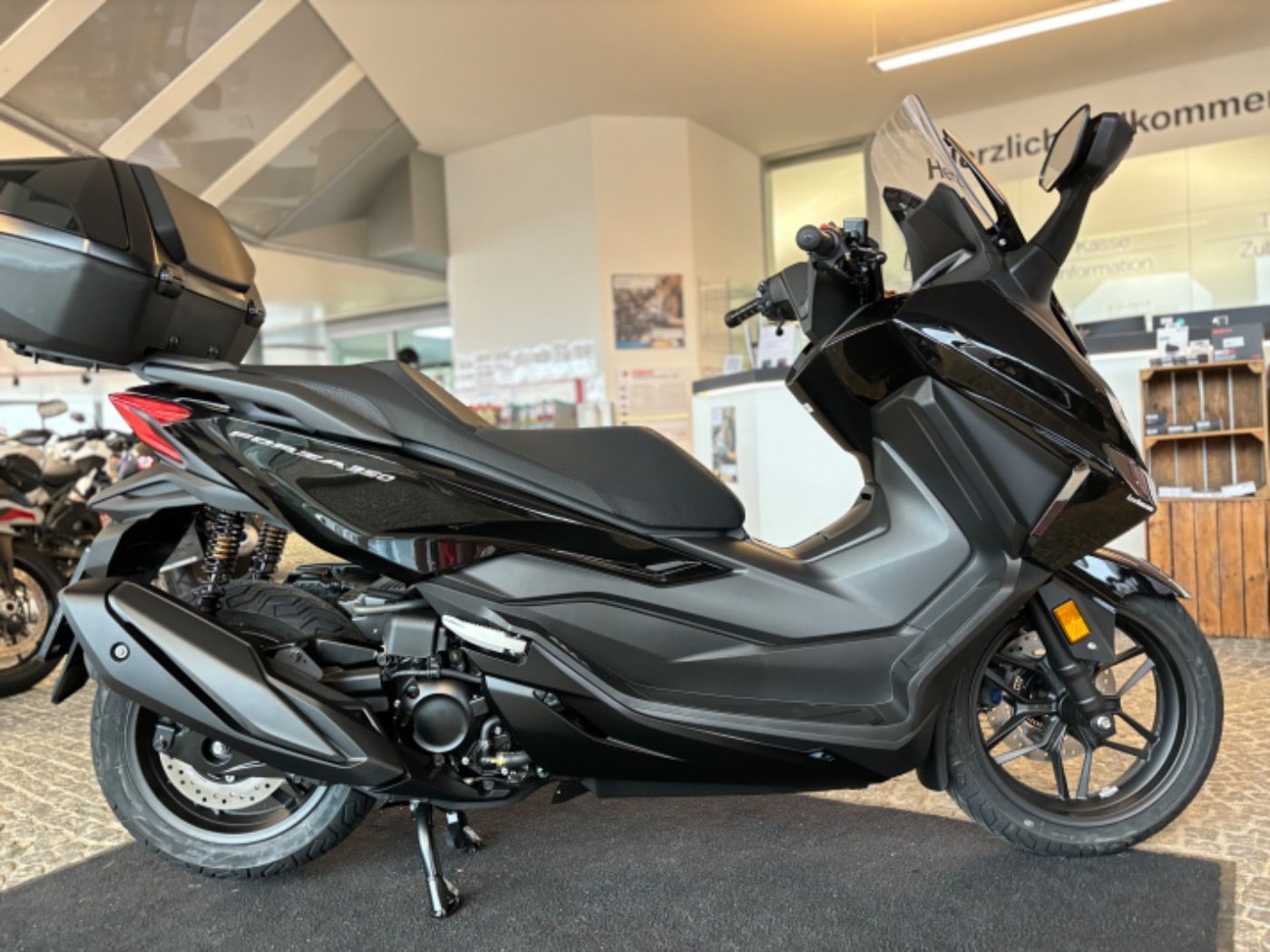 Fahrzeugabbildung Honda Forza 350 NSS 350 2025