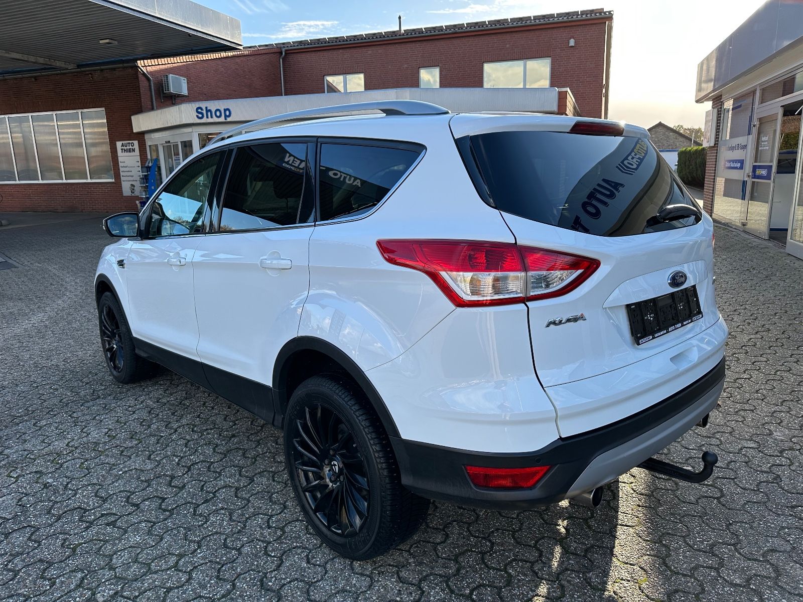 Fahrzeugabbildung Ford Kuga 1.5 EB Sync Edit AHK/Navi/SHZG/GRA/Parkpil.