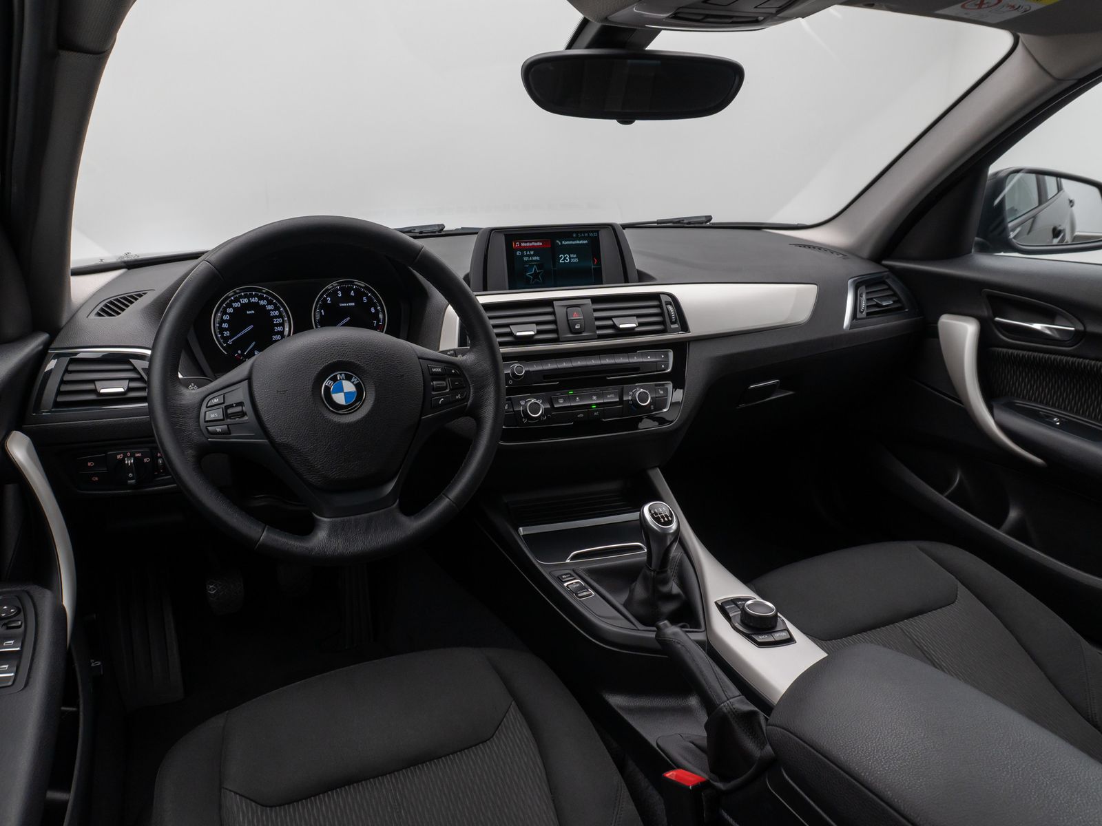 Fahrzeugabbildung BMW 118i PDChinten Sitzheizung Geschwindigkeitsreg.