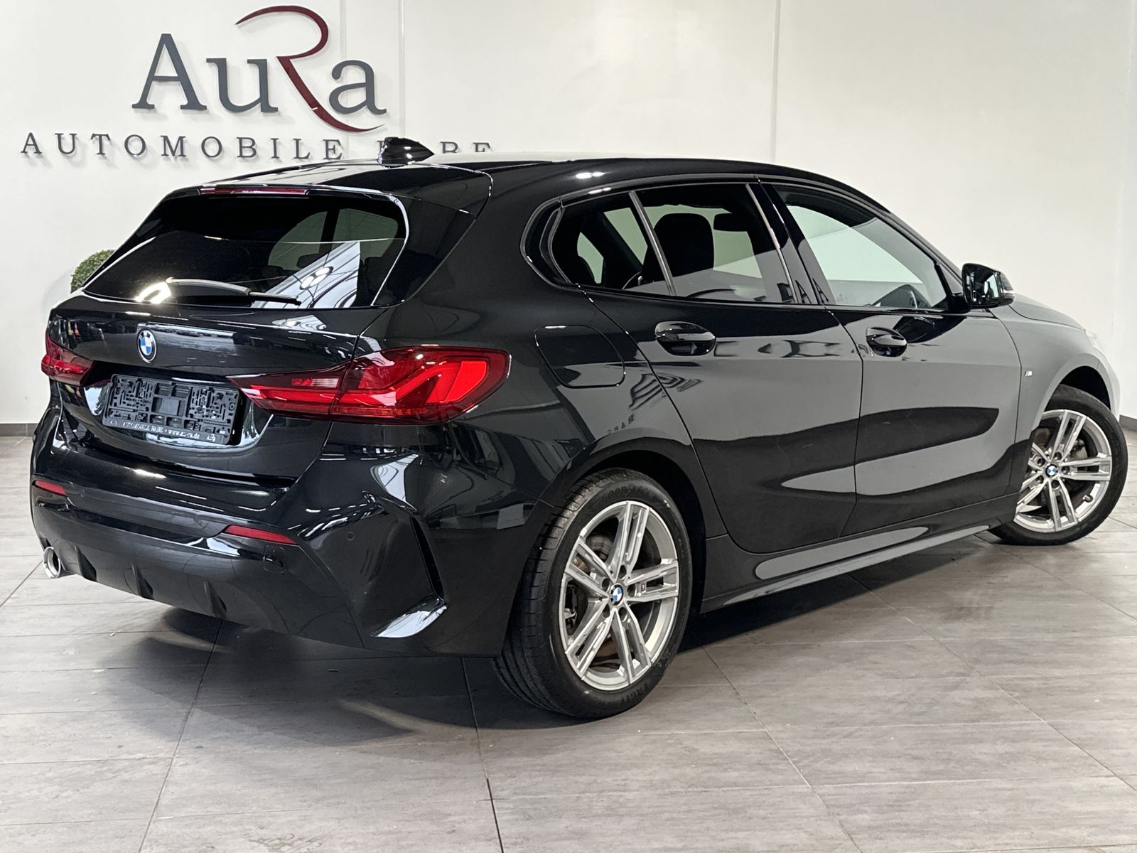 Fahrzeugabbildung BMW 118i 5-Türer M-Sport Aut. NAV+LED+HIFI+17ZOLL+PP