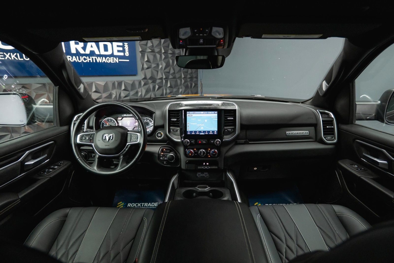 Fahrzeugabbildung Dodge RAM 5.7 V8 HEMI 4x4 OFFROAD Night-Paket *LED*19%