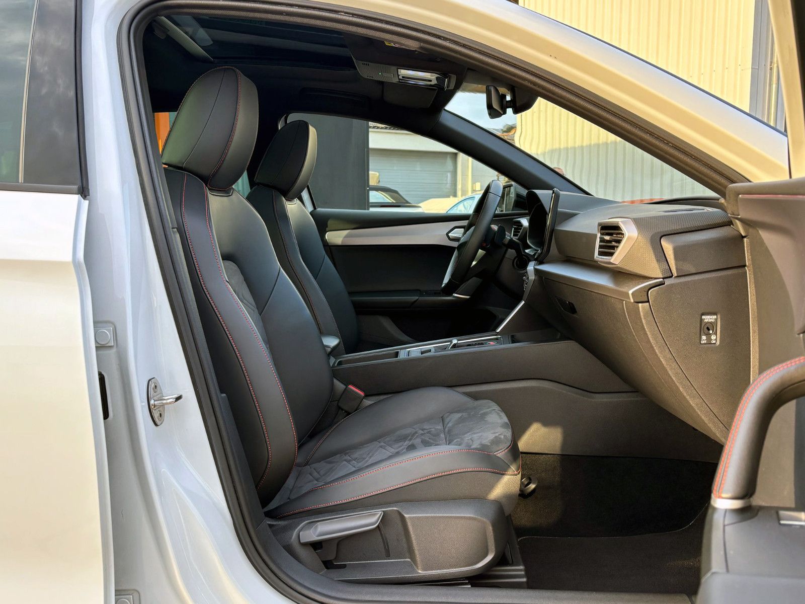 Fahrzeugabbildung SEAT Leon 1.5eTSI DSG FR LED ACC eGSD KAM CarPlay SHZ