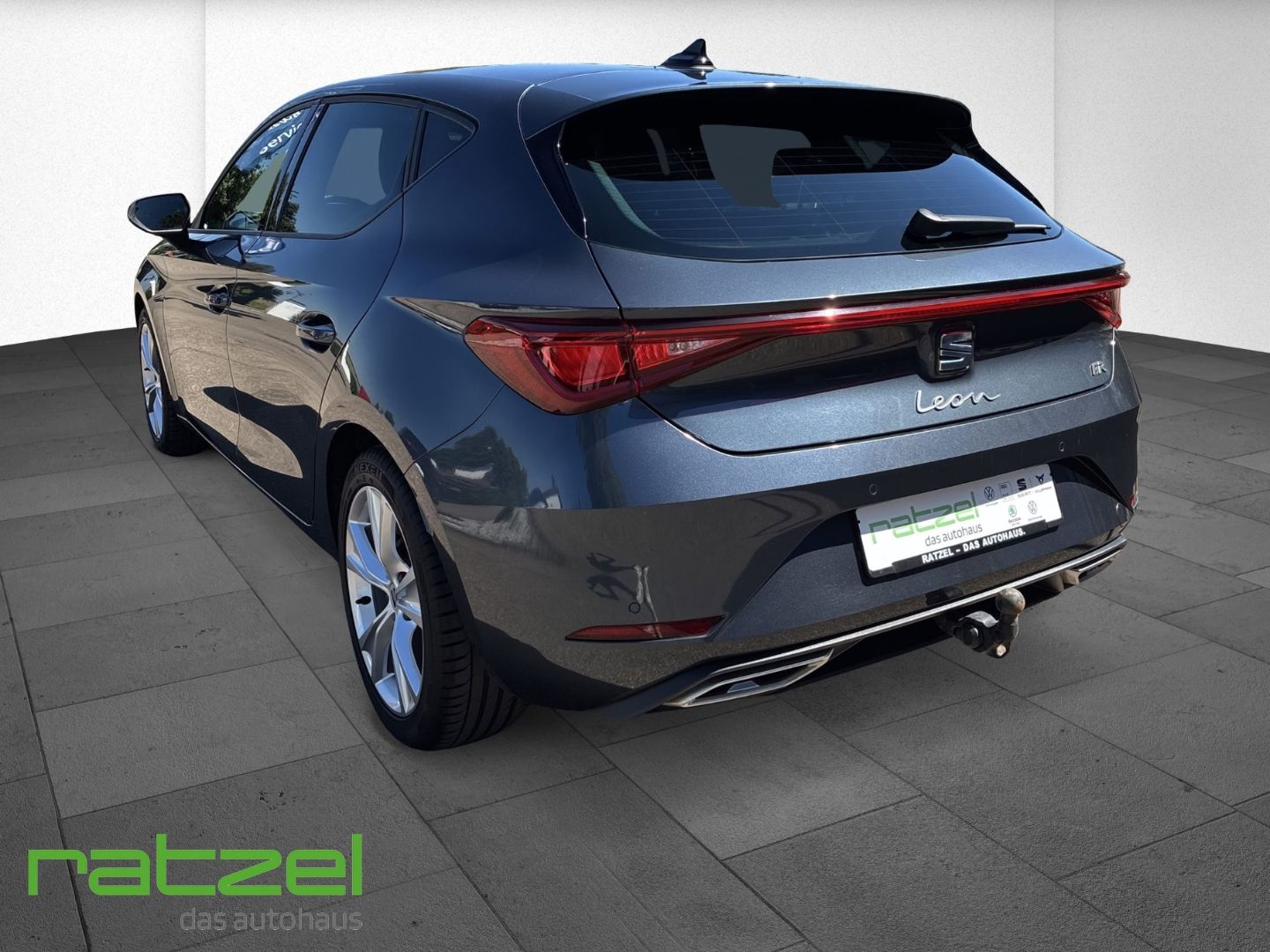 Fahrzeugabbildung SEAT Leon FR 1,5 eTSI 110 AHK Navi LED Digitales Cock
